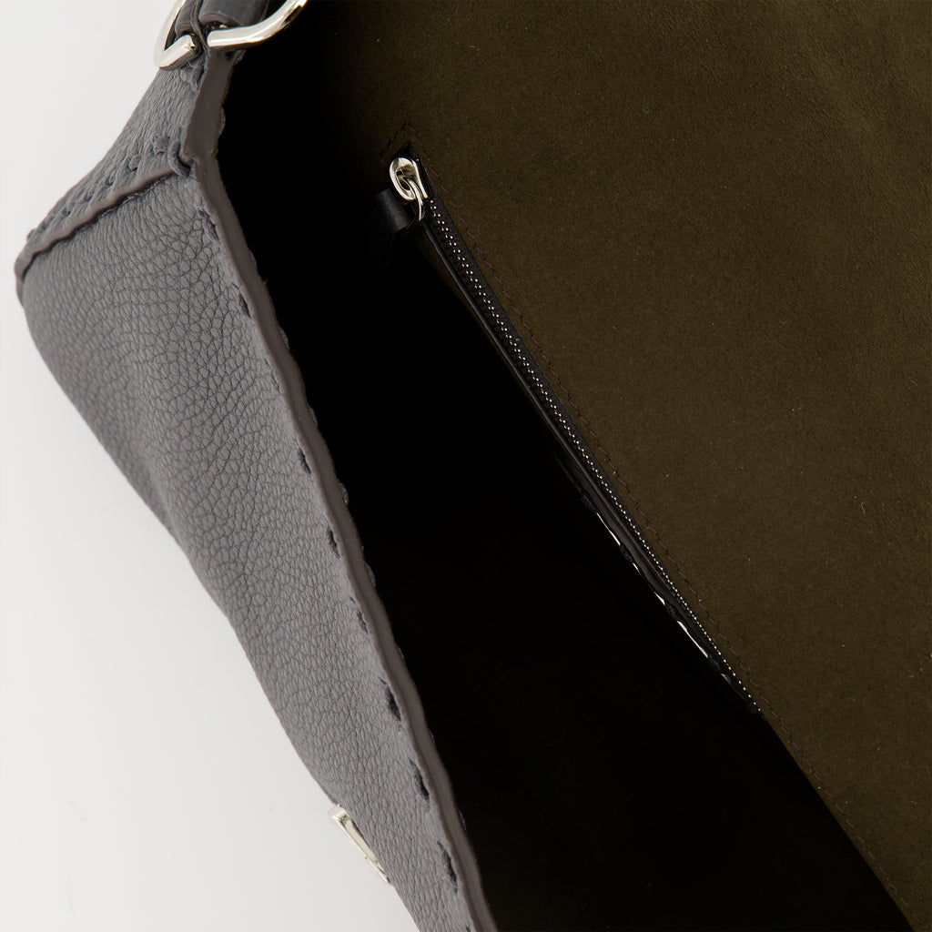 Image de l'article Sac Baguette de la marque Fendi pour Homme - Saison Automne-Hiver 2025 - Vue détaillée_3