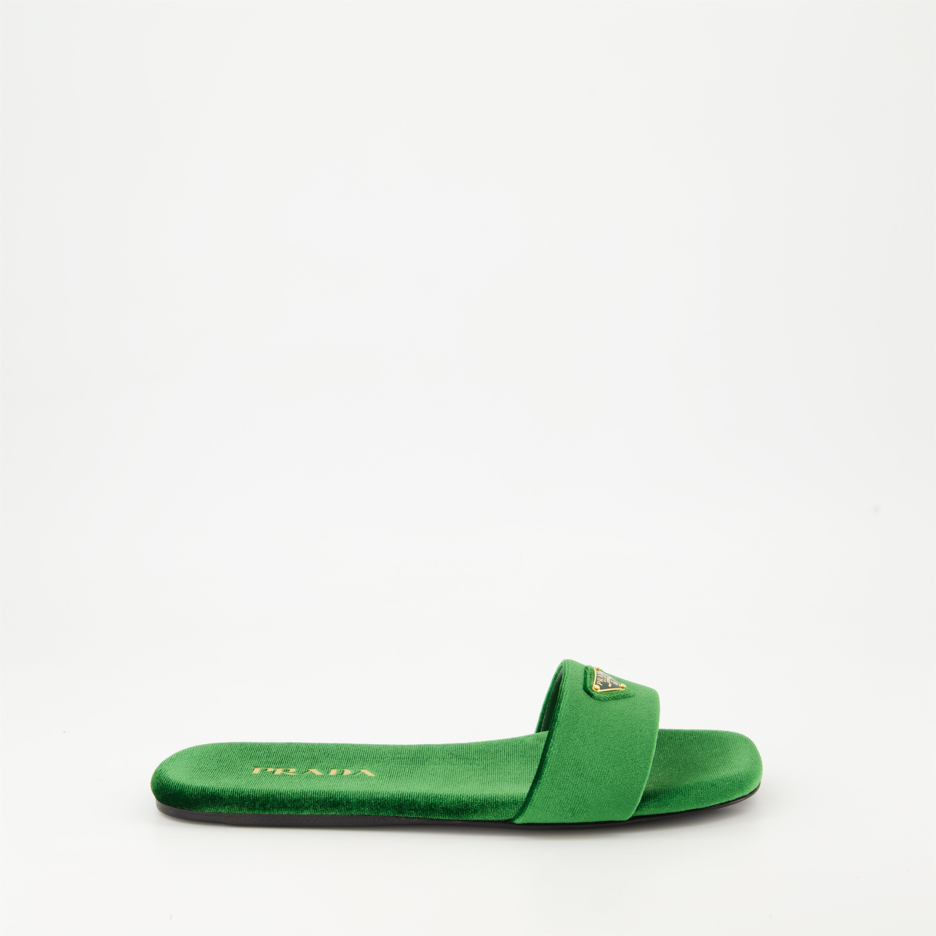 Grüne Samt-Sandalen