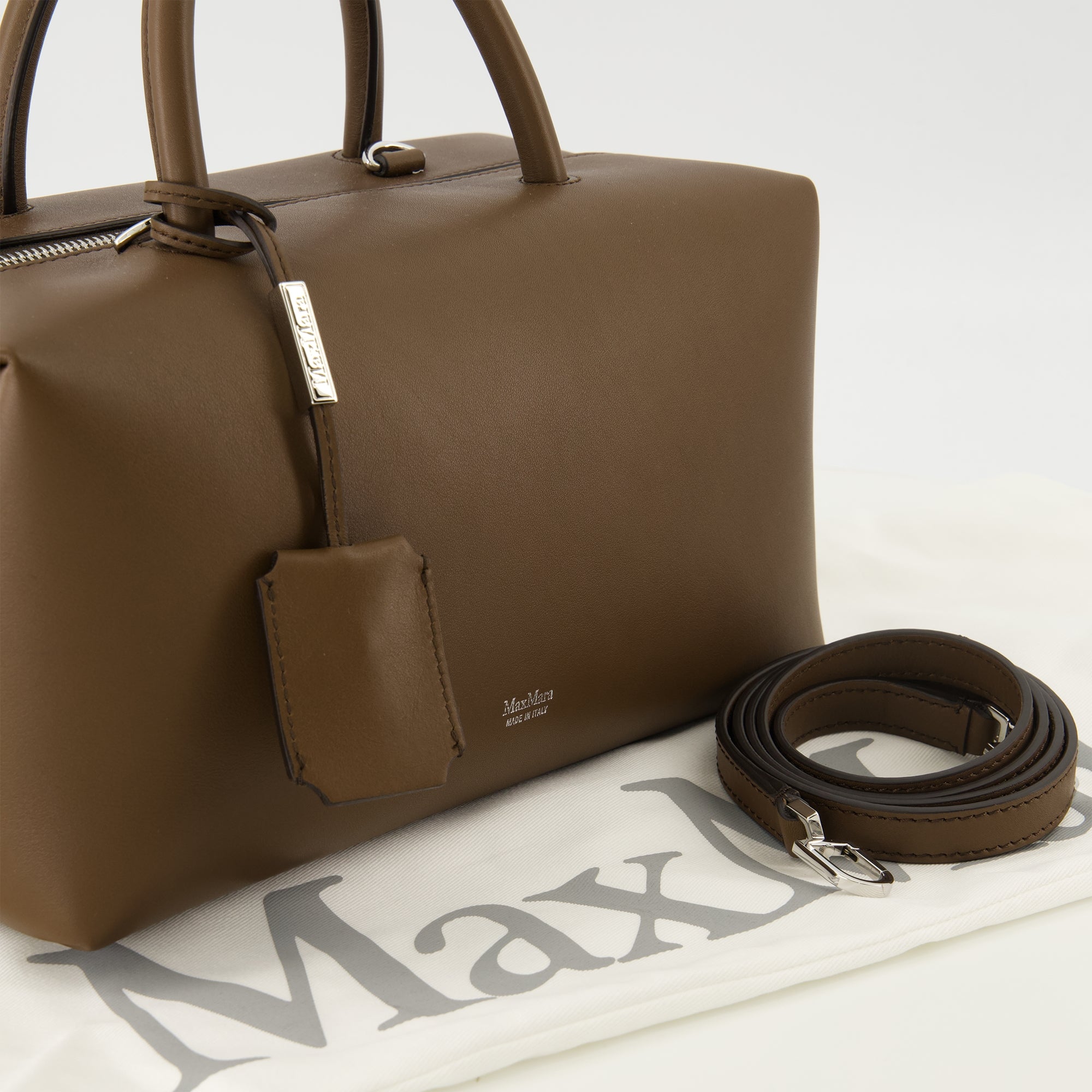 Image de l'article Sac Boston en cuir marron de la marque Max Mara pour Femme - Saison Printemps-Été 2026 - Vue détaillée_2