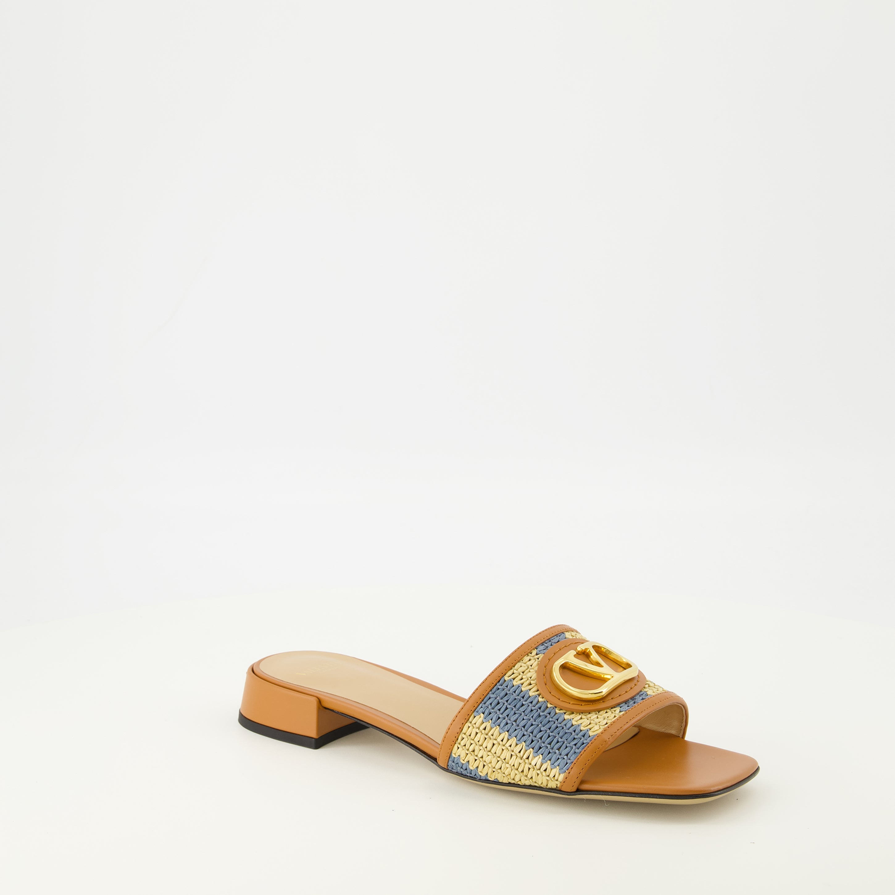 Image of Vlogo Sandals in beige and blue raffia by Valentino Garavani for Women - Spring-Summer 2026 Season - Three-quarters front right view