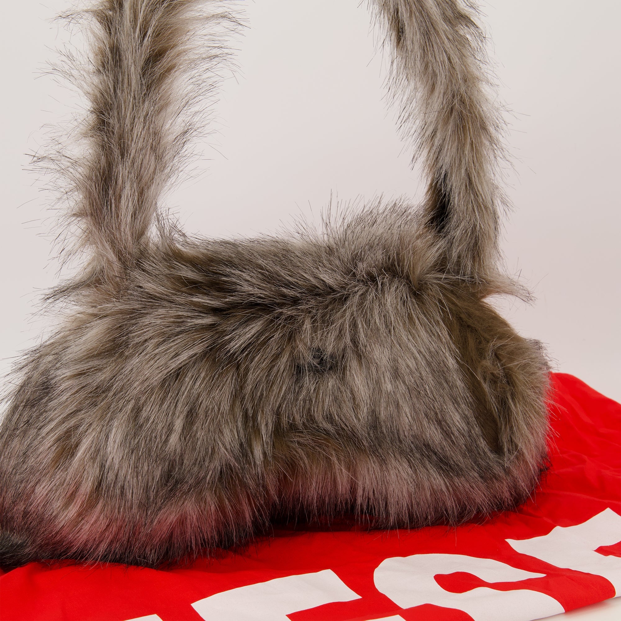 Image of the Diesel brand Women's Play Fur Bag - Autumn-Winter 2025 - Detailed View_2