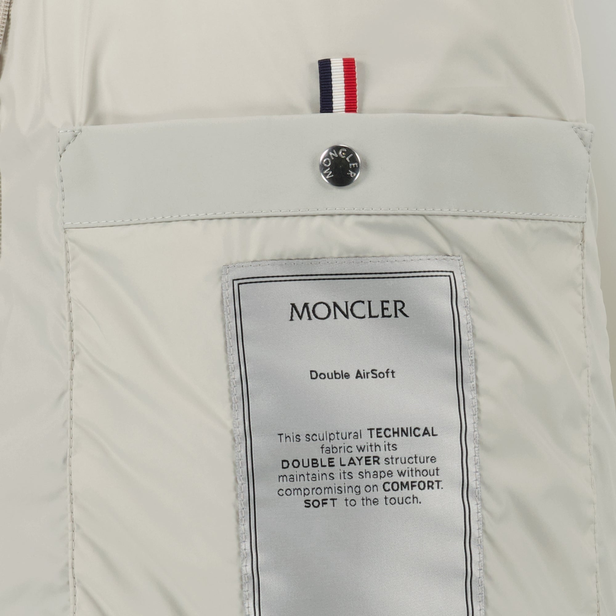 Image de l'article Bomber Epinal de la marque Moncler pour Homme - Saison Automne-Hiver 2025 - Vue détaillée_5