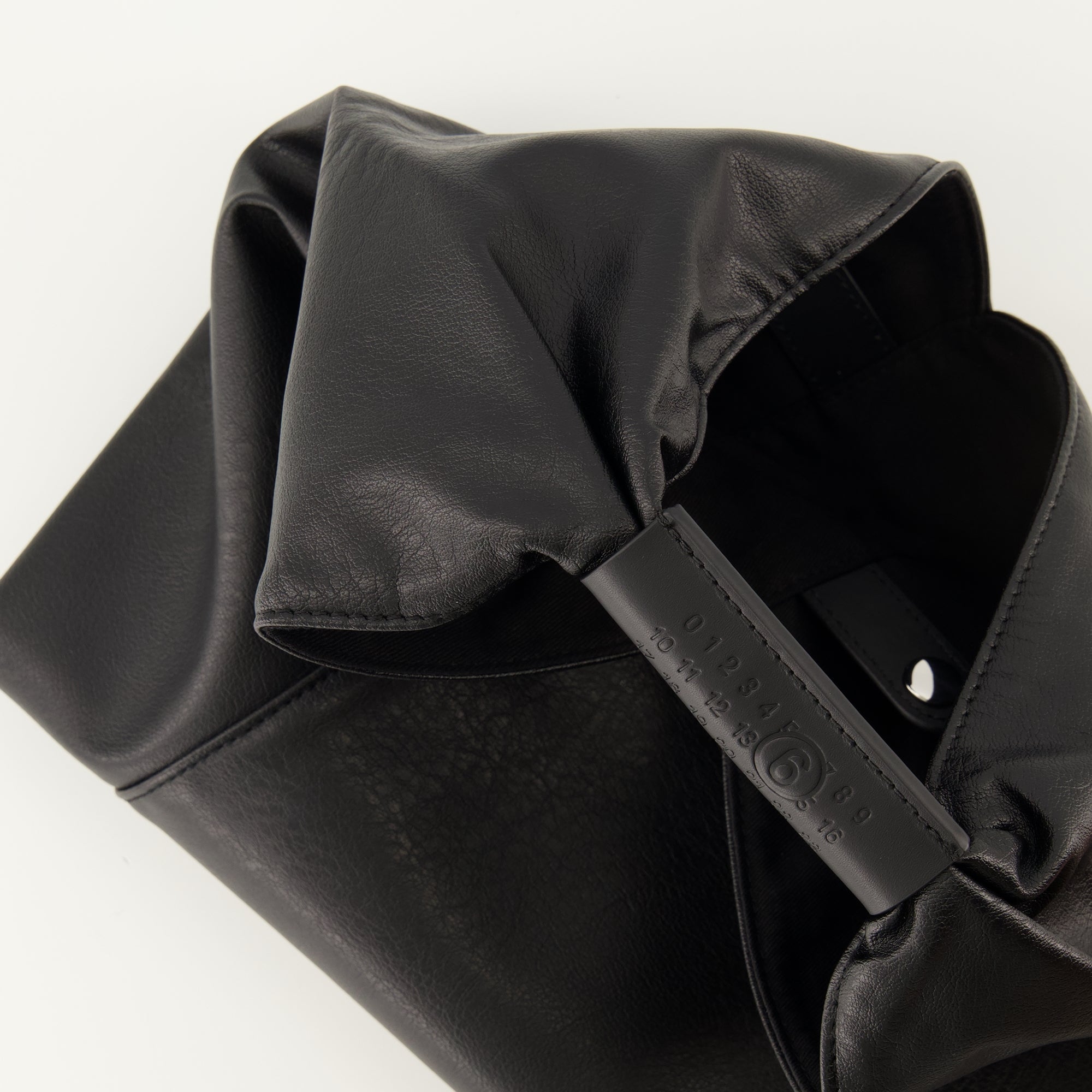 Image de l'article Sac Japanese noir de la marque Mm6 pour Femme - Saison Printemps-Été 2026 - Vue détaillée_3