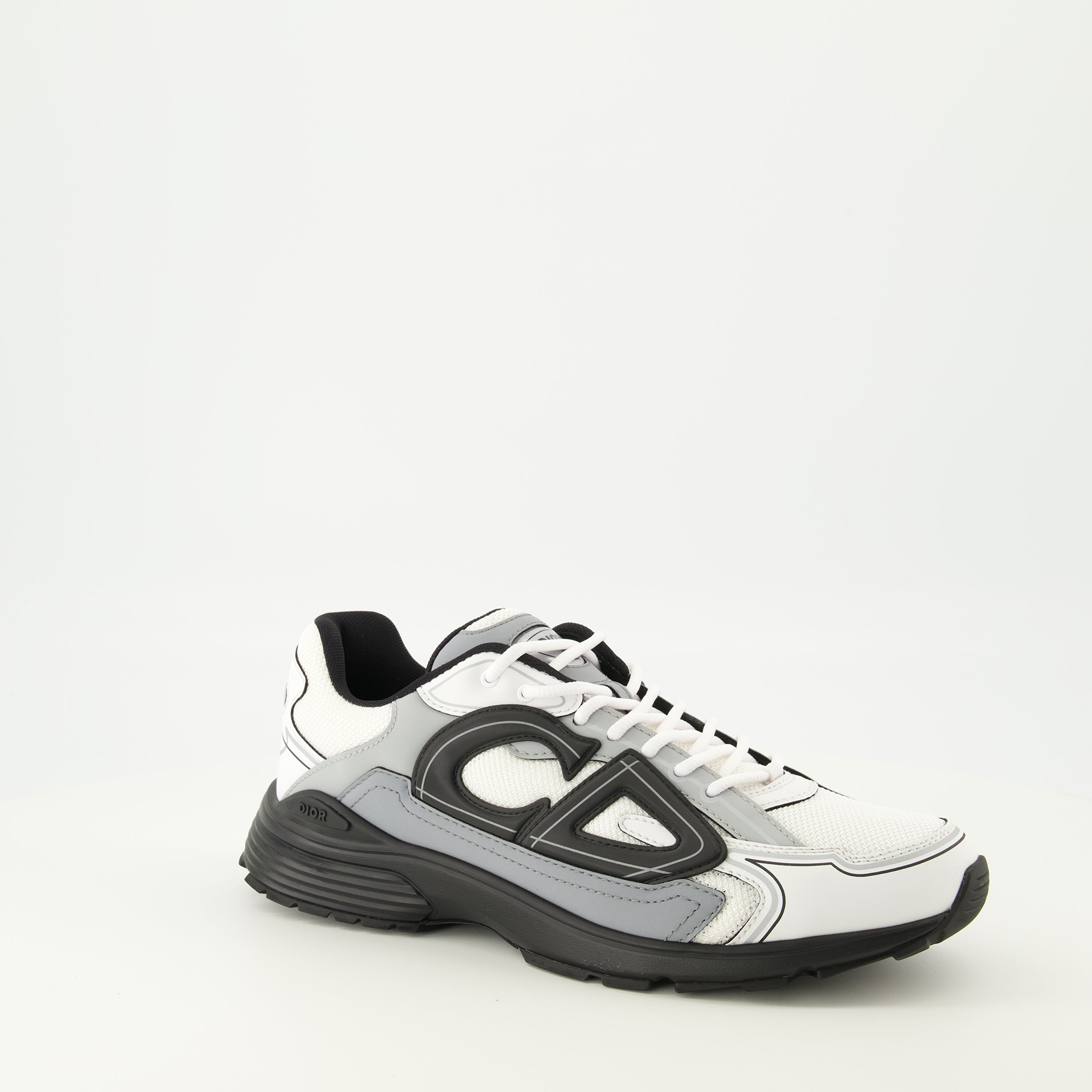 Bild der grauen Dior Herren B30 Sneakers - Frühjahr-Sommer 2026 - Dreiviertelansicht von vorne rechts