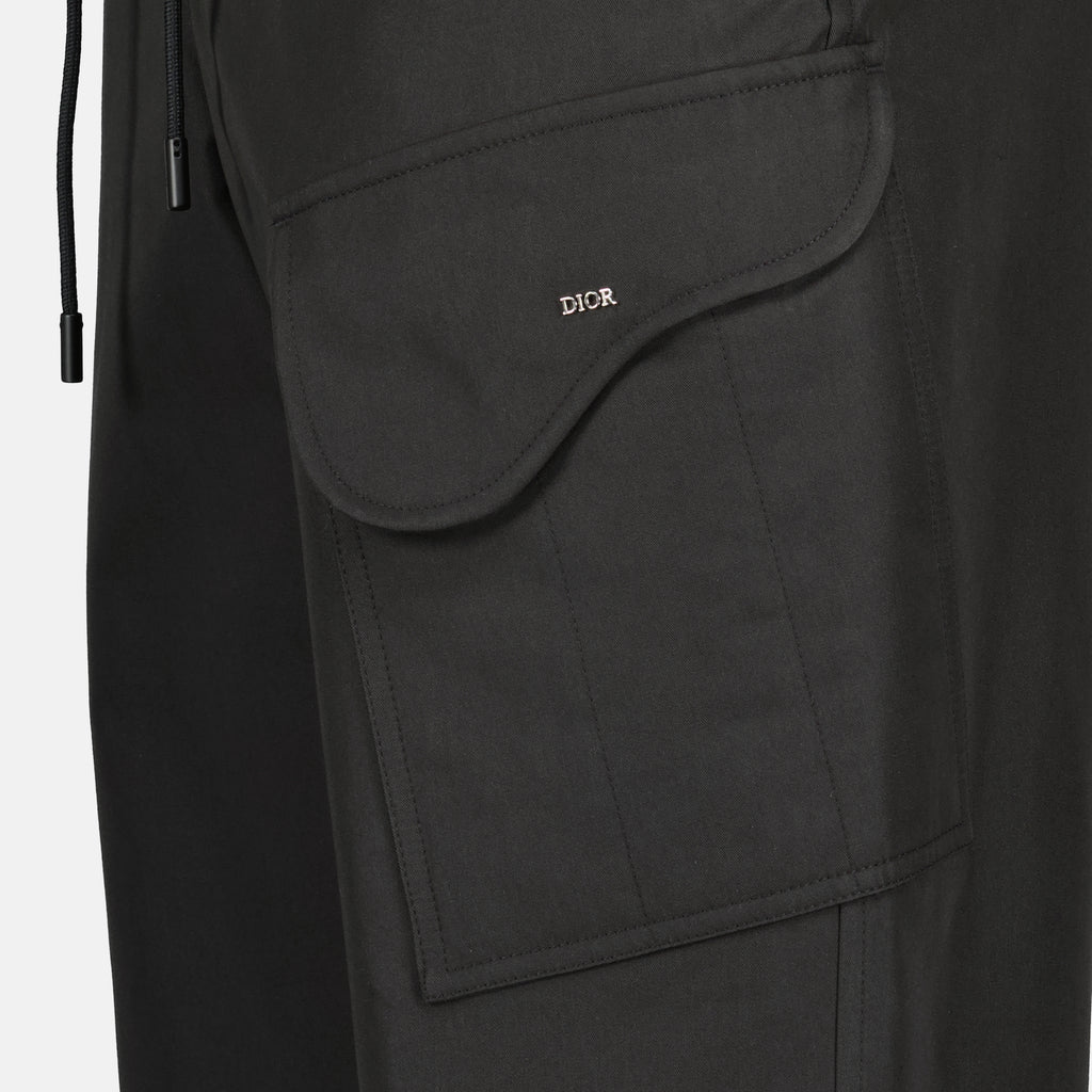 Bild der schwarzen Cargo-Hosen von Dior für Herren - Frühjahr-Sommer 2026 - Detaillierte Ansicht_1