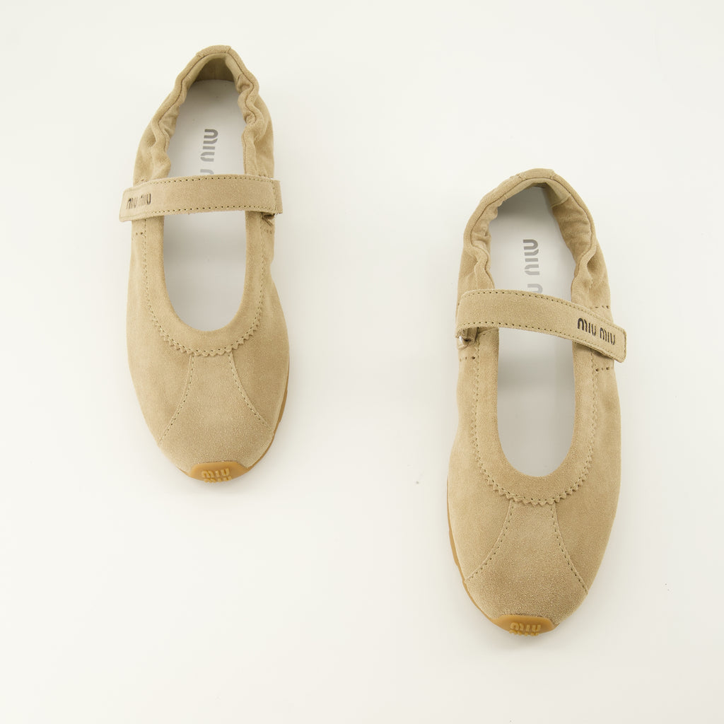 Chaussures plates Plume Ballet Flats em Camurça Bege Miu Miu Beige Femme