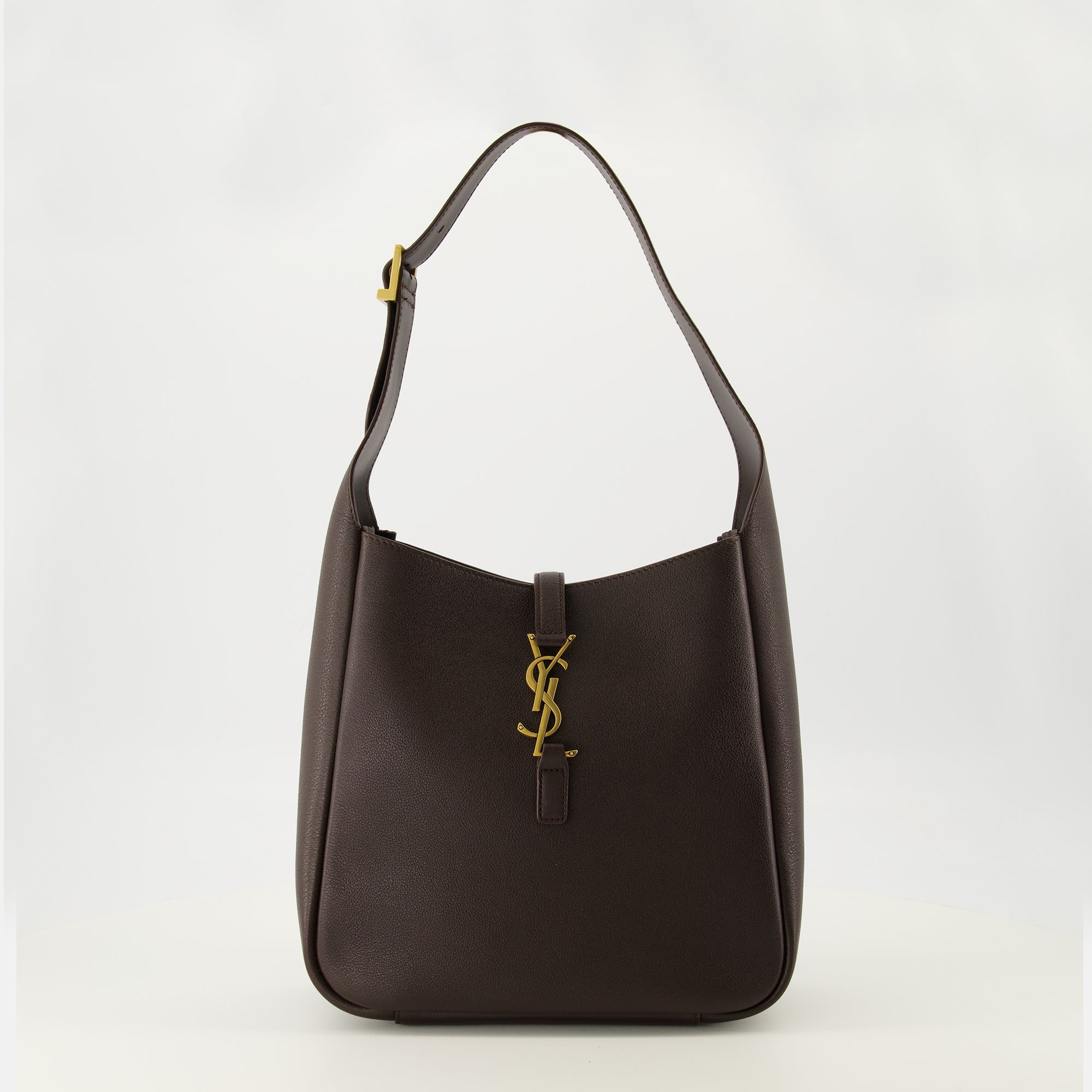 Bild des kleinen braunen Sac le 5 à 7 von Saint Laurent für Frauen - Frühjahr/Sommer 2026 - Vorderansicht