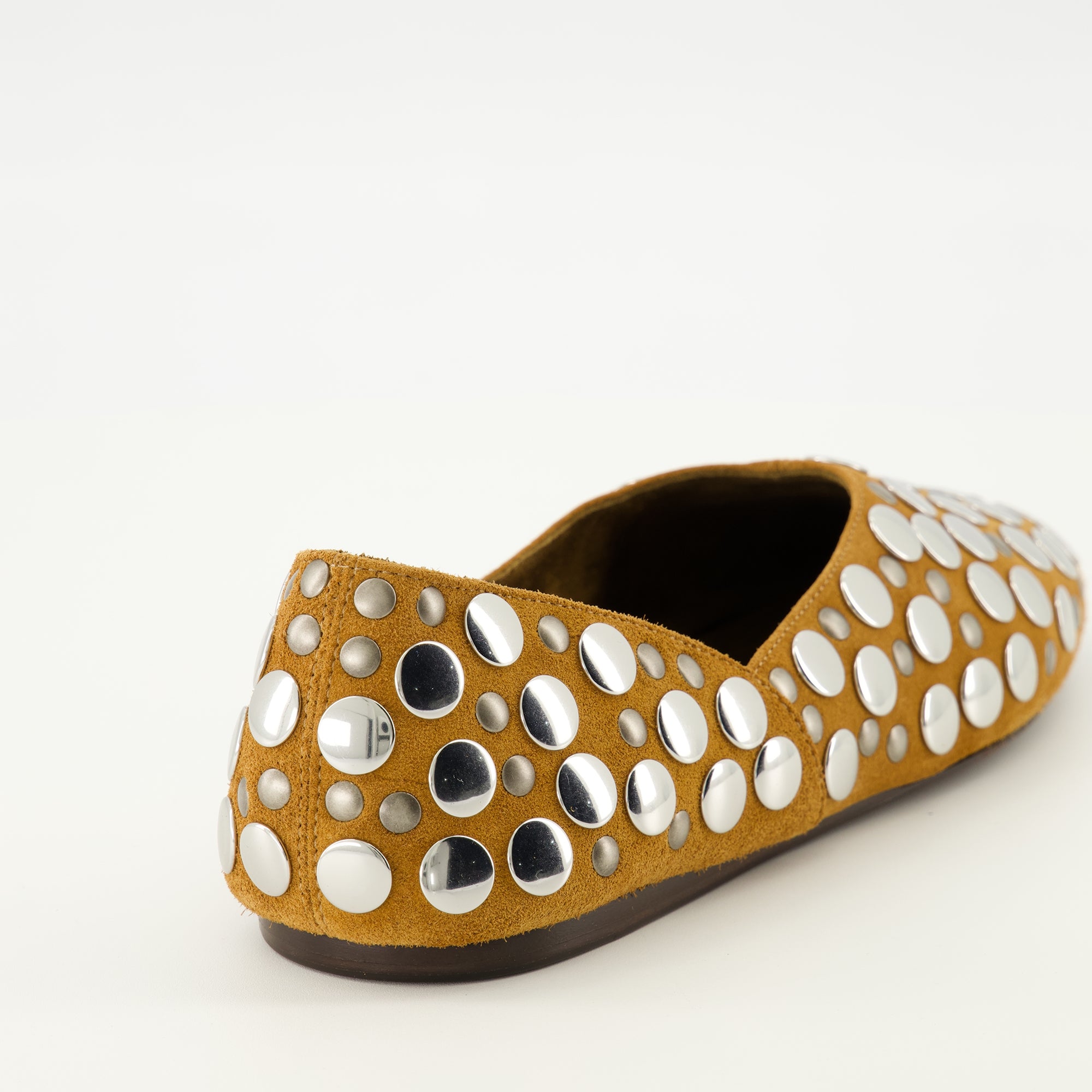 Image de l'article Ballerines Jane en daim marron de la marque Khaite pour Femme - Saison Printemps-Été 2026 - Vue arrière