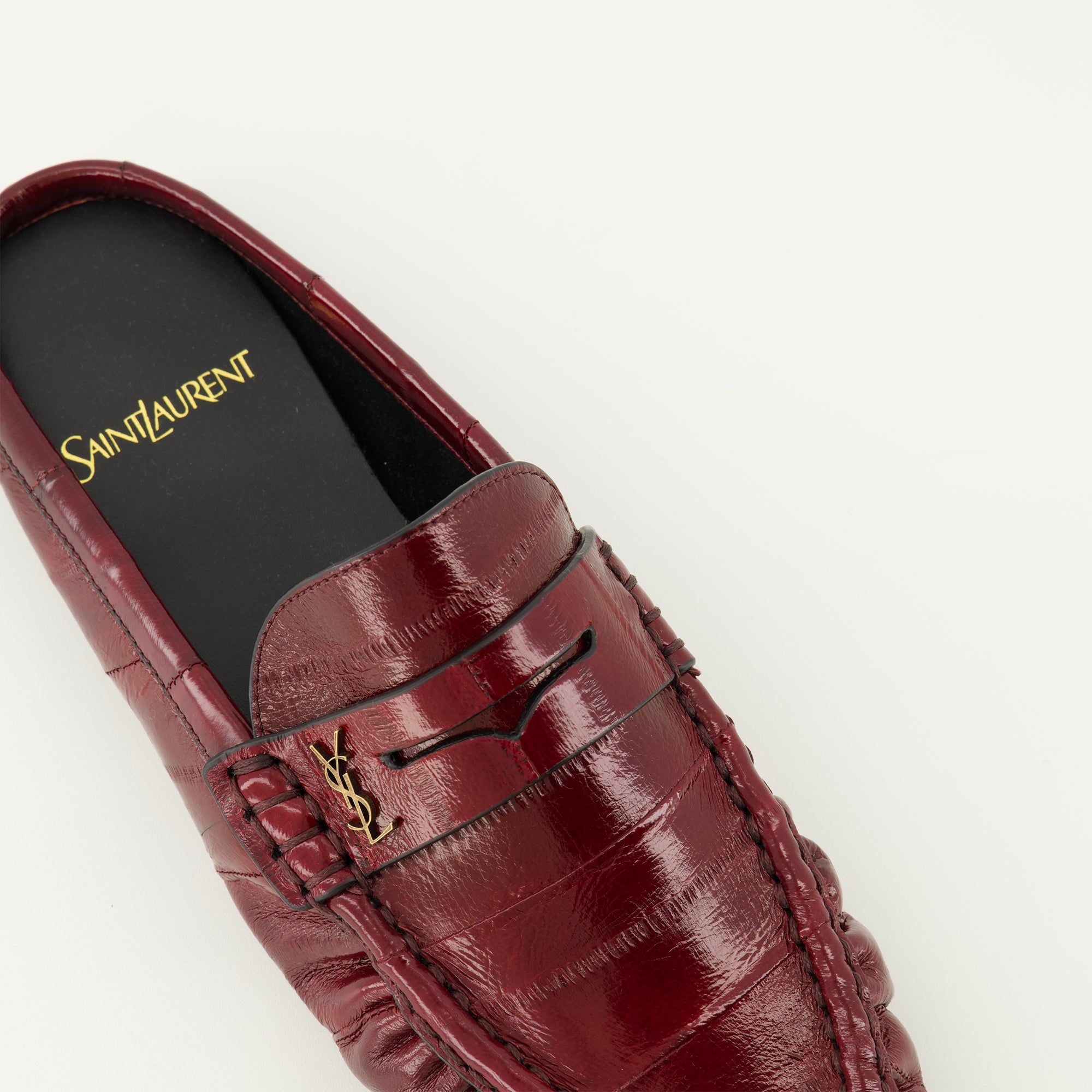 Image de l'article Mules Loafer bordeaux de la marque Saint Laurent pour Femme - Saison Printemps-Été 2026 - Vue détaillée de haut