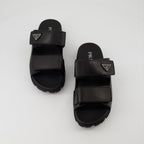 Zapatos abiertos Sandales à brides en cuir Prada Negro Homme