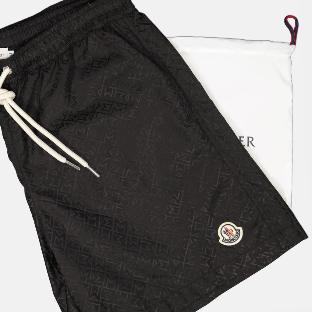 Imagem do Short de Banho Monograma da marca Moncler para Homem - Temporada Primavera-Verão 2025 - Vista Detalhada_1