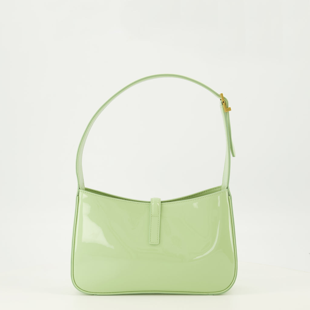 Image de l'article Sac Le 5 à 7 en cuir verni bleu de la marque Saint Laurent pour Femme - Saison Printemps-Été 2026 - Vue de Dos