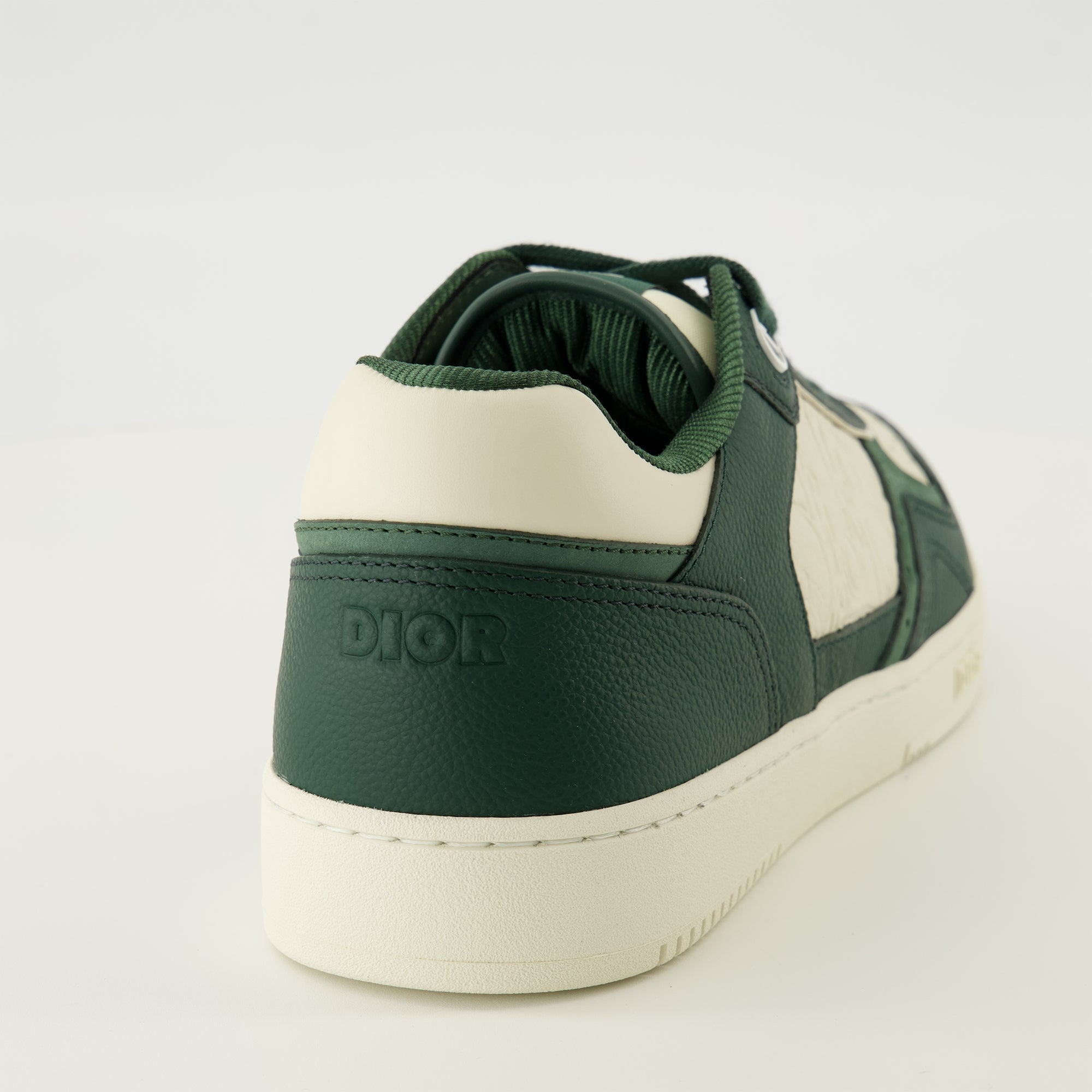 Image de l'article Baskets B27 Uptown basse verte de la marque Dior pour Homme - Saison Printemps-Été 2026 - Vue arrière