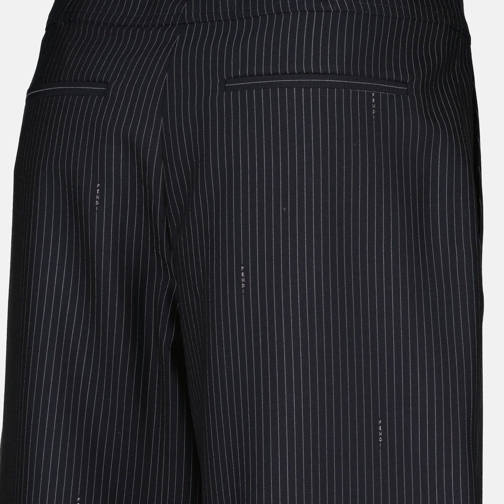 Imagem da Calça de Lã às Riscas Azul Marinho da Fendi para Mulheres - Temporada Primavera-Verão 2026 - Vista Detalhada 1