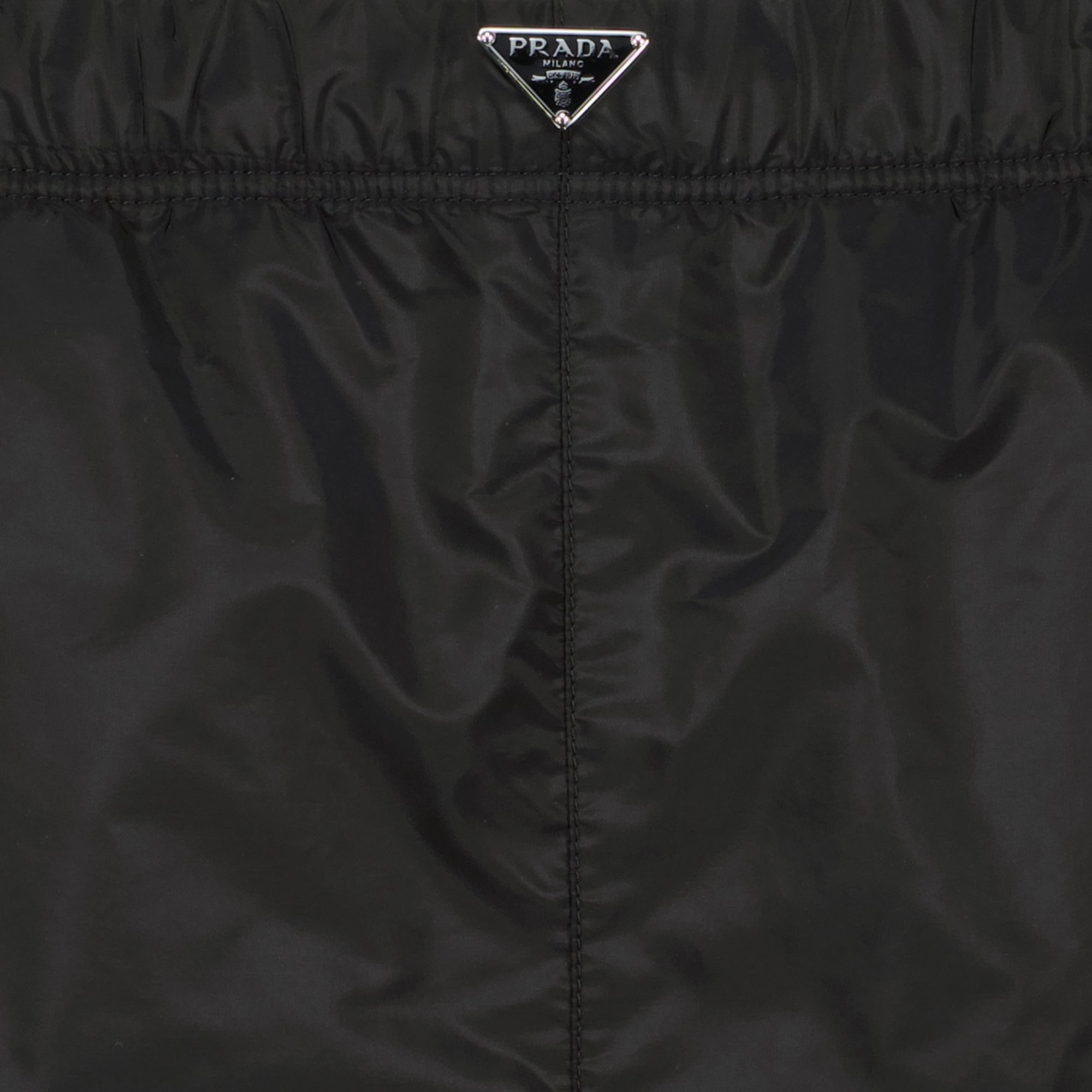 Image de l'article Maillot de bain en Re-Nylon noir de la marque Prada pour Homme - Saison Printemps-Été 2026 - Vue détaillée_1