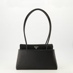 Sacs à main et épaule Medium Passage Bag aus schwarzem Leder und Re-Nylon Prada Noir Femme