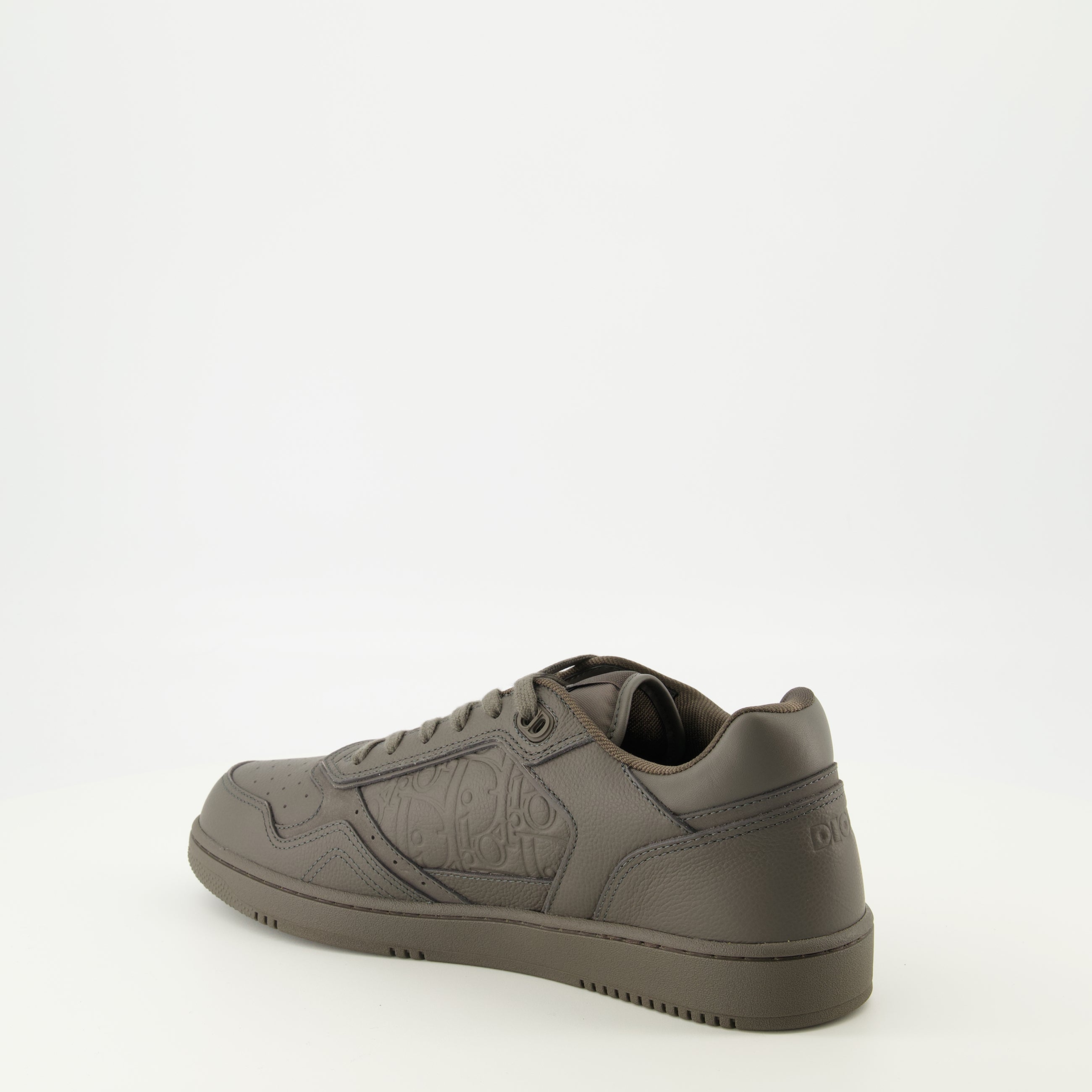 Bild der grauen Dior B27 Uptown Sneakers für Herren - Frühjahr/Sommer 2026 - Dreiviertelansicht von hinten rechts