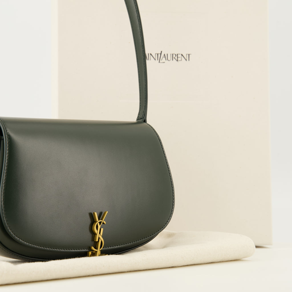 Image de l'article Sac Voltaire mini vert foncé de la marque Saint Laurent pour Femme - Saison Automne-Hiver 2025 - Vue détaillée_2