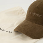 Imagem do boné em veludo cotelê castanho da marca Saint Laurent para Homem - Temporada Primavera-Verão 2026 - Vista Detalhada 3