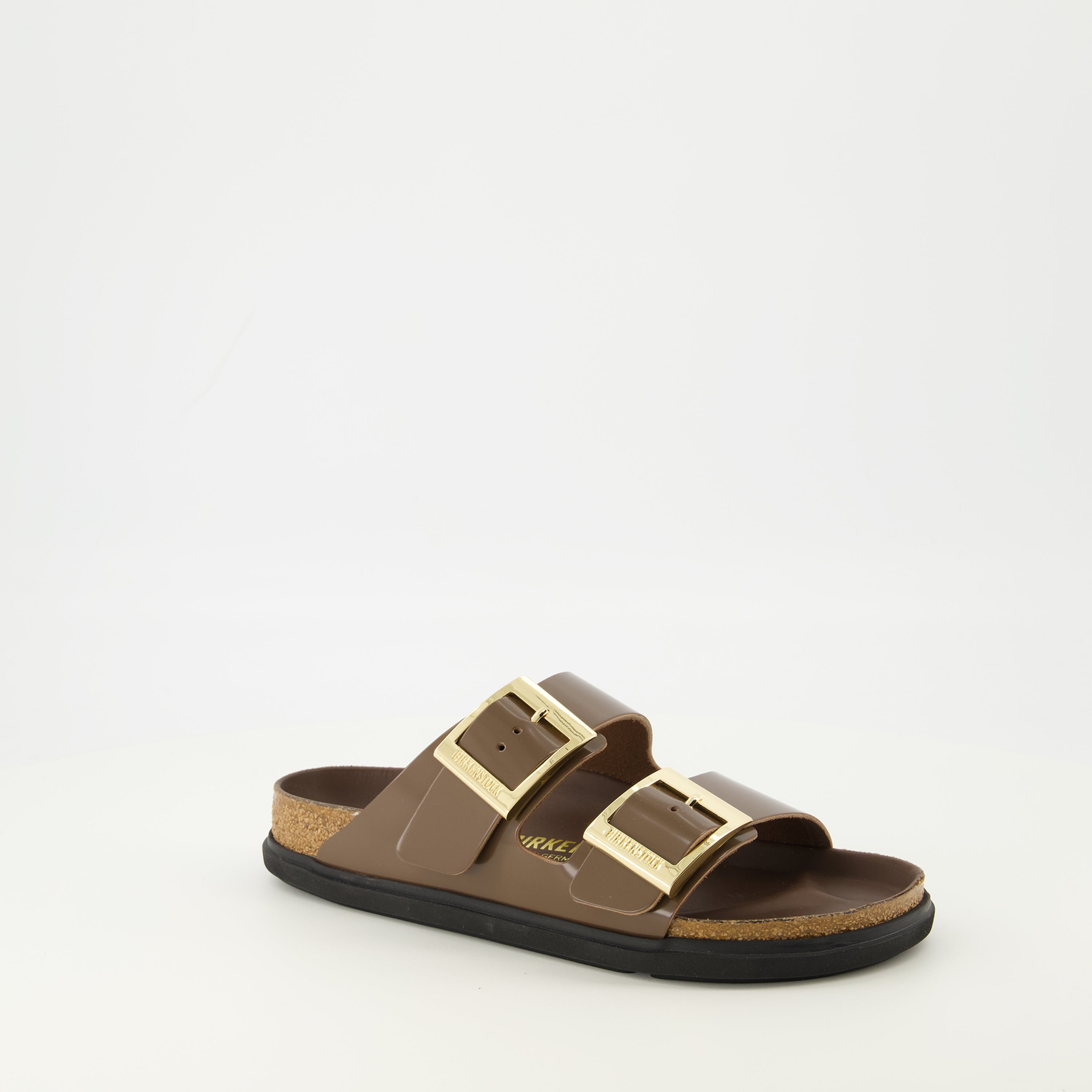 Image de l'article Sandales Arizona Droplet Buckle marron de la marque Birkenstock pour Femme - Saison Printemps-Été 2026 - Vue trois quarts avant droite