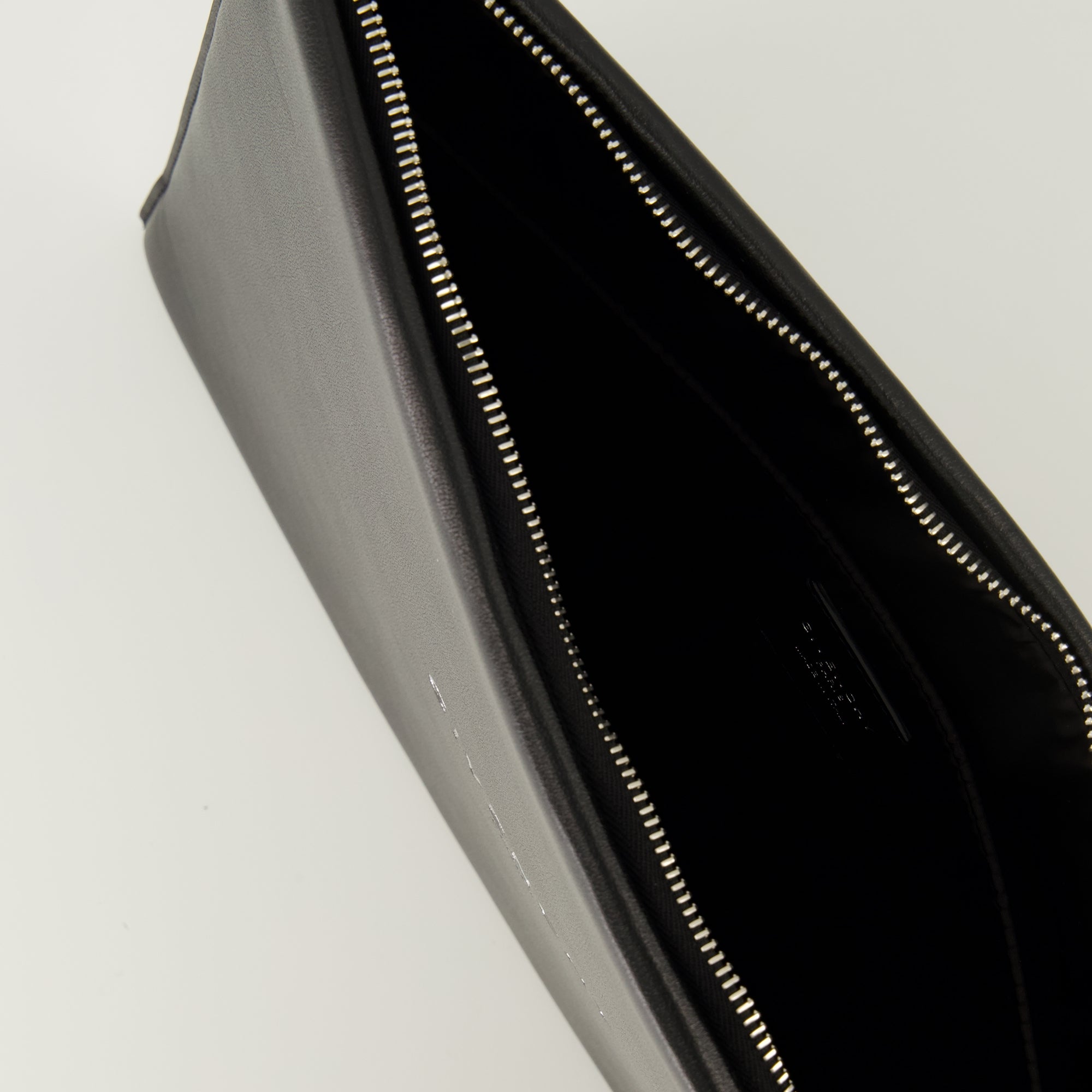 Image de l'article Pochette Antigona Stamped noir de la marque Givenchy pour Homme - Saison Printemps-Été 2026 - Vue détaillée_3