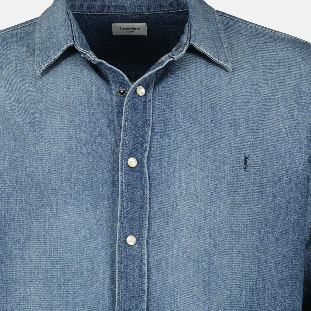 Immagine della Camicia Cassandre in denim di Saint Laurent per Uomo - Collezione Primavera-Estate 2026 - Vista Dettagliata 2