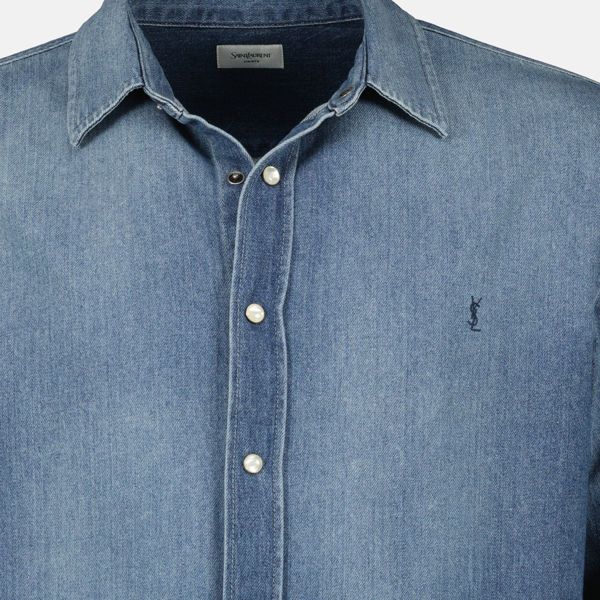 Image de l'article Chemise Cassandre en denim de la marque Saint Laurent pour Homme - Saison Printemps-Été 2026 - Vue détaillée_2