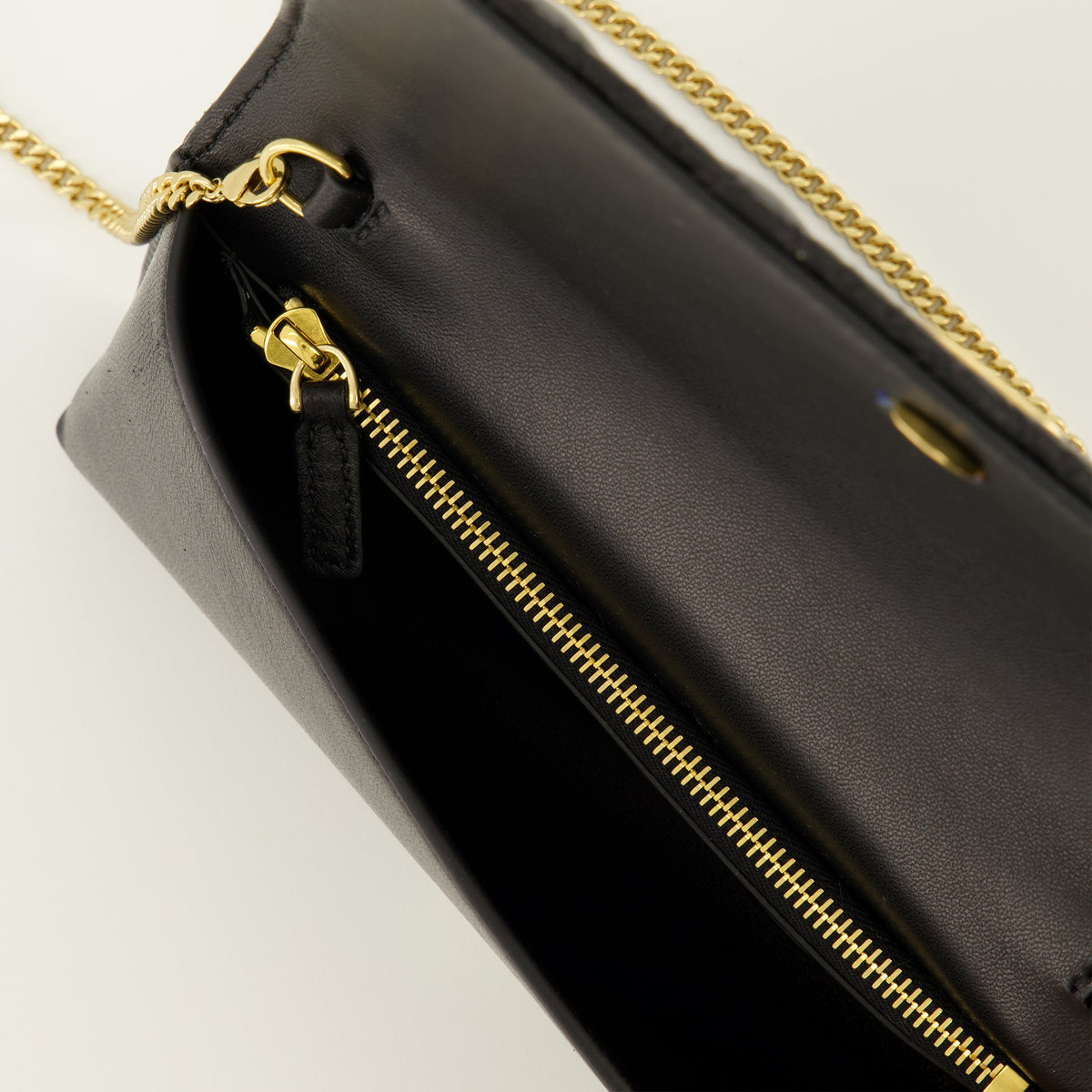 Petite maroquinerie Portefeuille Flutterby noir à chaîne Valentino Garavani Noir Femme