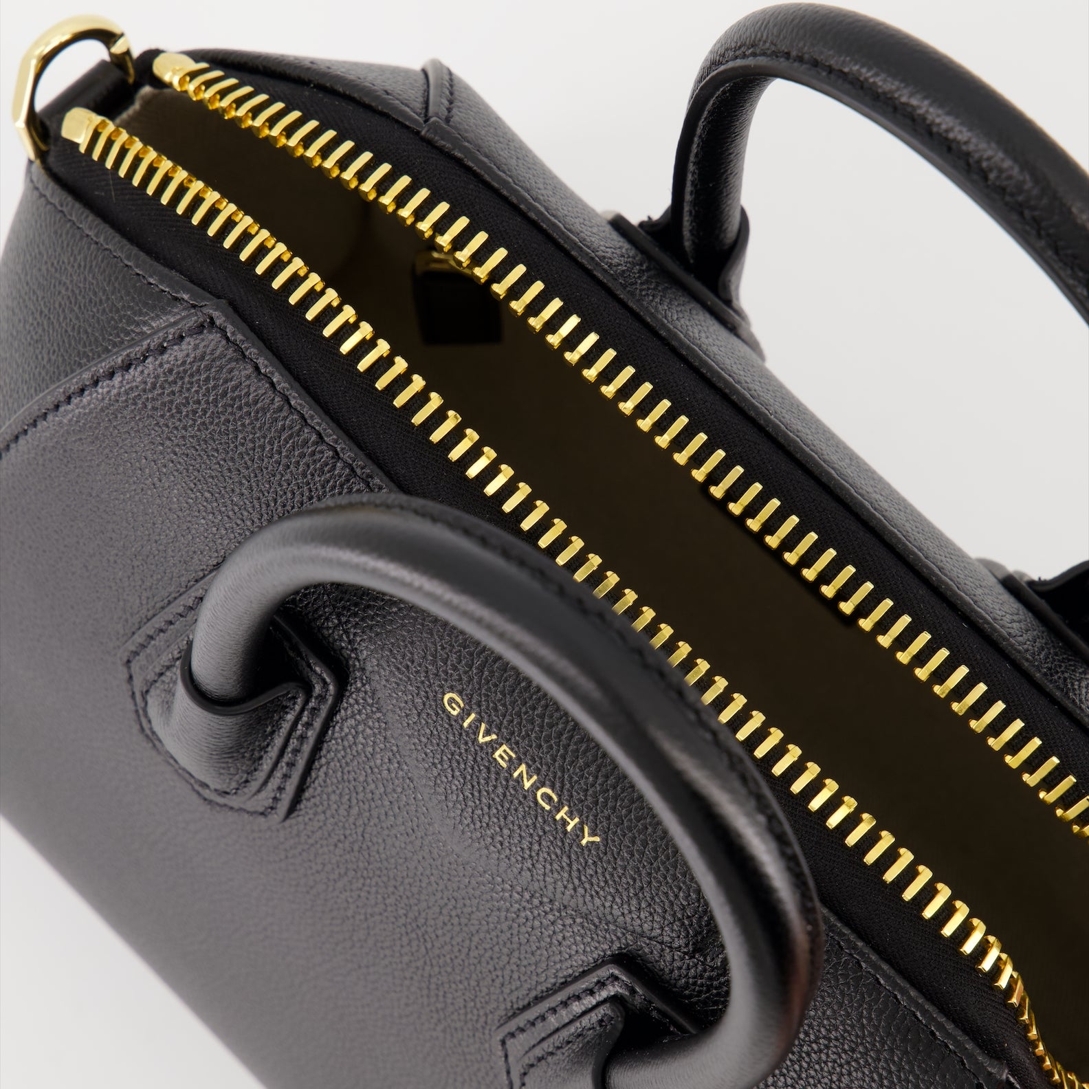 Borse a mano e a spalla Borsa in Pelle Antigona Givenchy Nero Femme