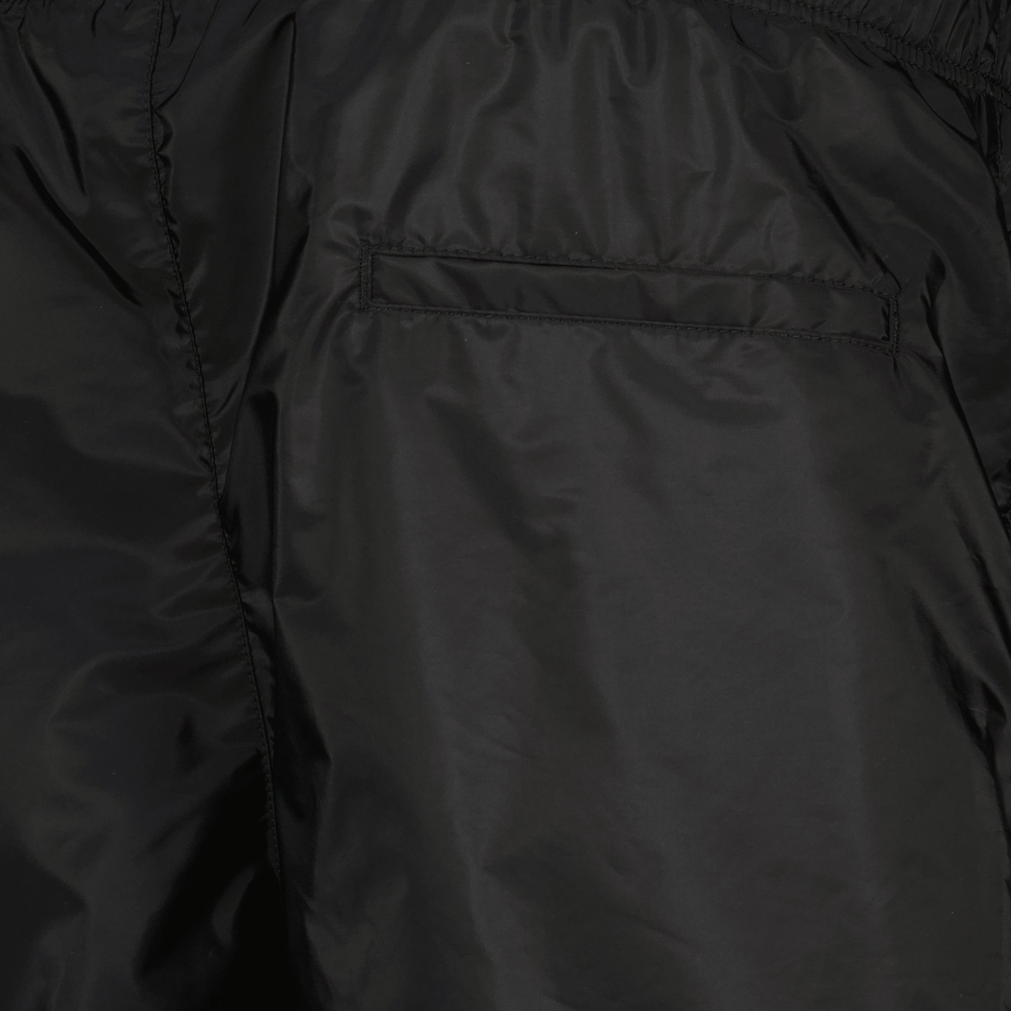 Image de l'article Maillot de bain en Re-Nylon noir de la marque Prada pour Homme - Saison Printemps-Été 2026 - Vue détaillée_2