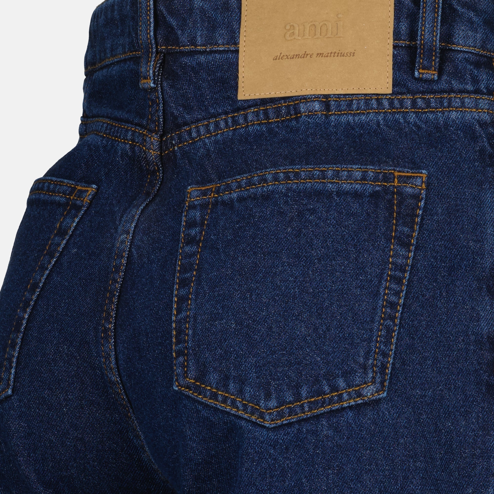 Image de l'article Jean Flare de la marque Ami PARIS pour Femme - Saison Automne-Hiver 2025 - Vue détaillée_2