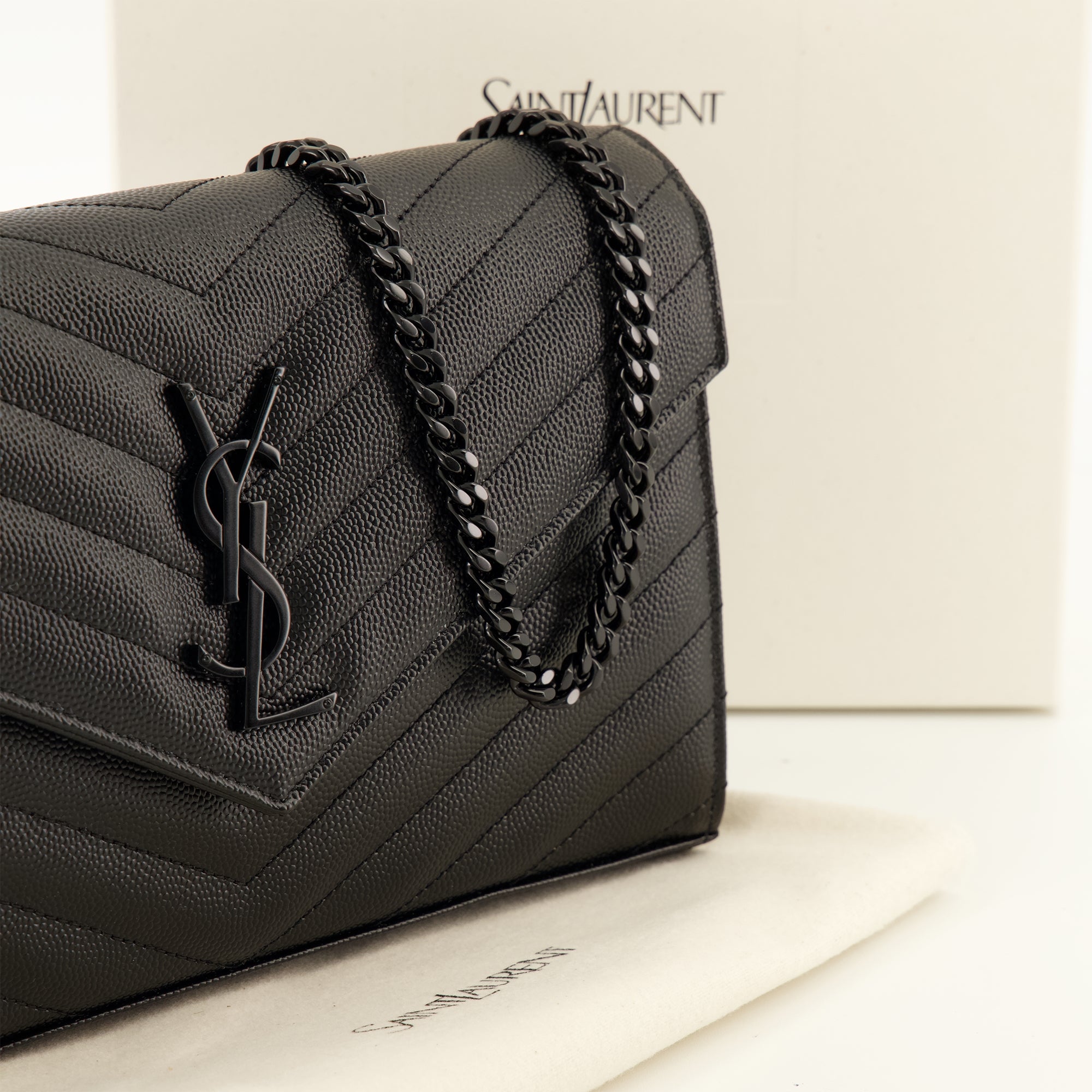 Petite maroquinerie Cassandre Kettenbörse aus schwarzem Leder Saint Laurent Noir Femme