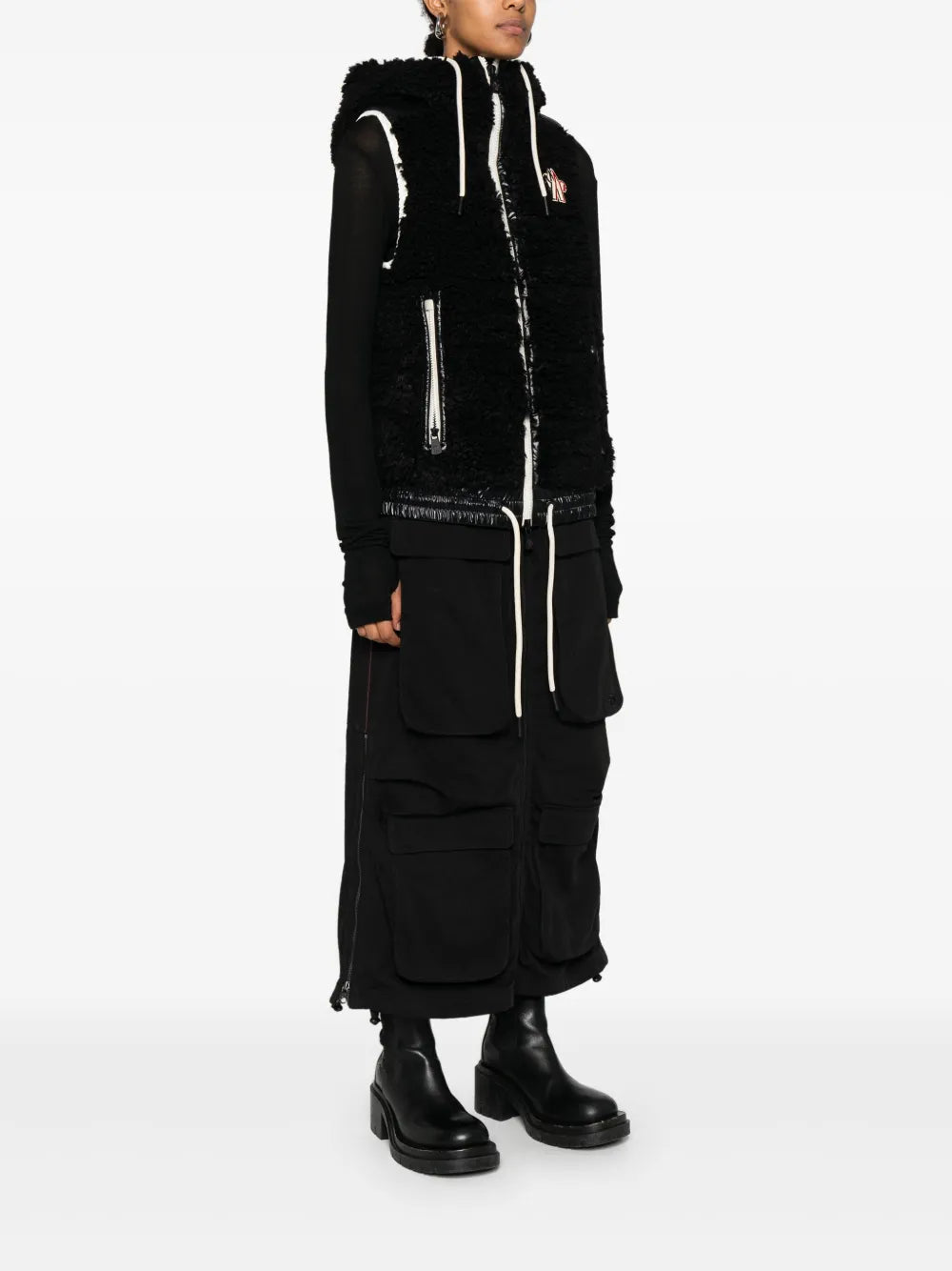 Image de l'article Veste sans manches de la marque Moncler Grenoble pour Femme - Saison Automne-Hiver 2025 - Vue détaillée_1