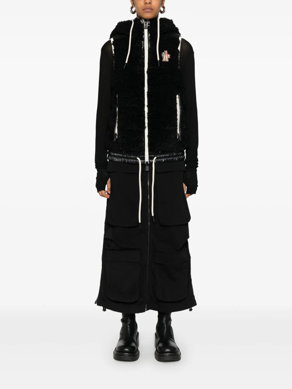 Image de l'article Veste sans manches de la marque Moncler Grenoble pour Femme - Saison Automne-Hiver 2025 - Vue de Dos