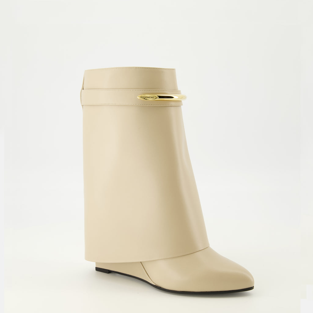 Image de l'article Bottines Shark beige de la marque Givenchy pour Femme - Saison Printemps-Été 2026 - Vue trois quarts avant droite