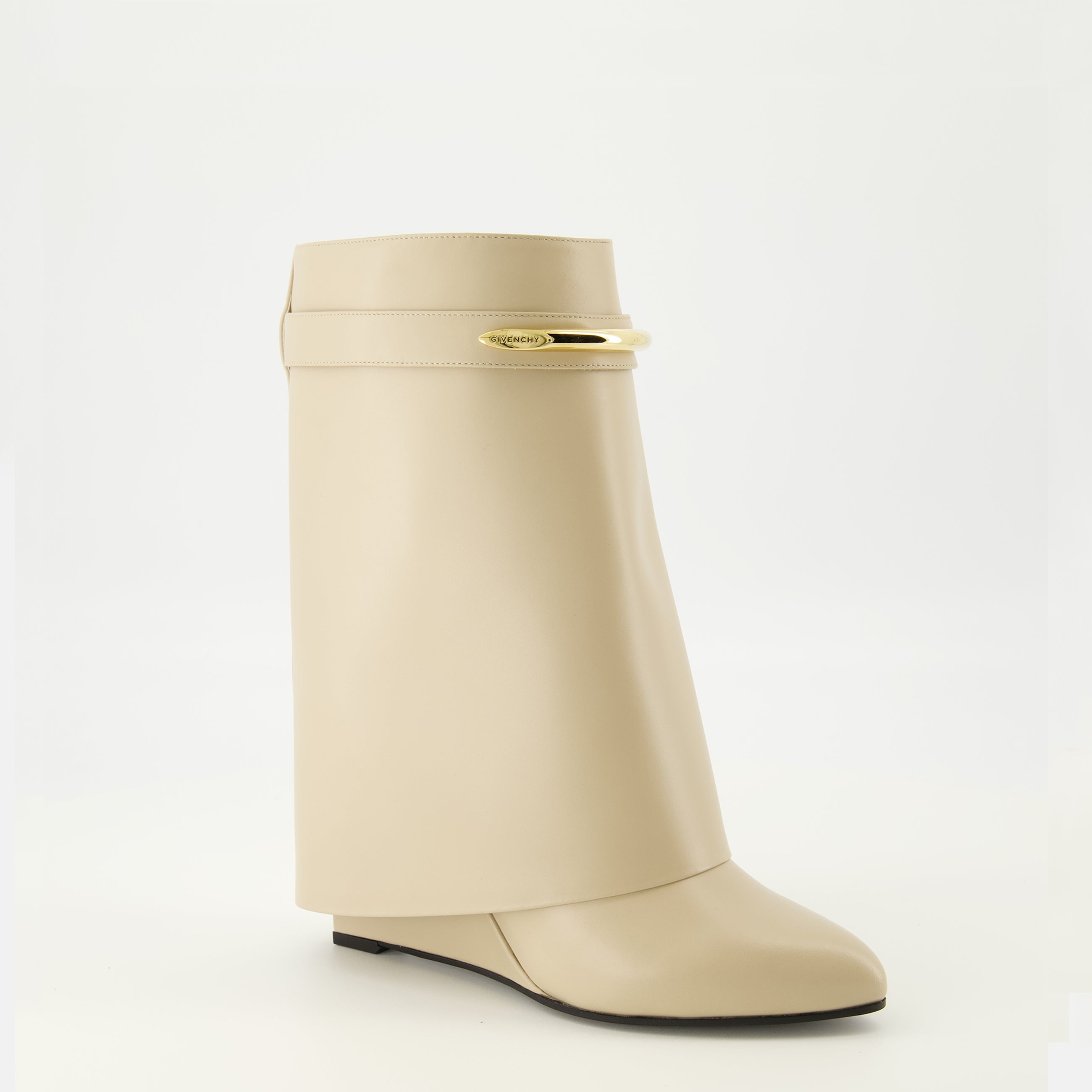 Image de l'article Bottines Shark beige de la marque Givenchy pour Femme - Saison Printemps-Été 2026 - Vue trois quarts avant droite