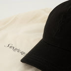 Immagine dell'articolo Cappellino con logo in denim nero del marchio Saint Laurent per Uomo - Stagione Primavera-Estate 2026 - Vista Dettagliata_3