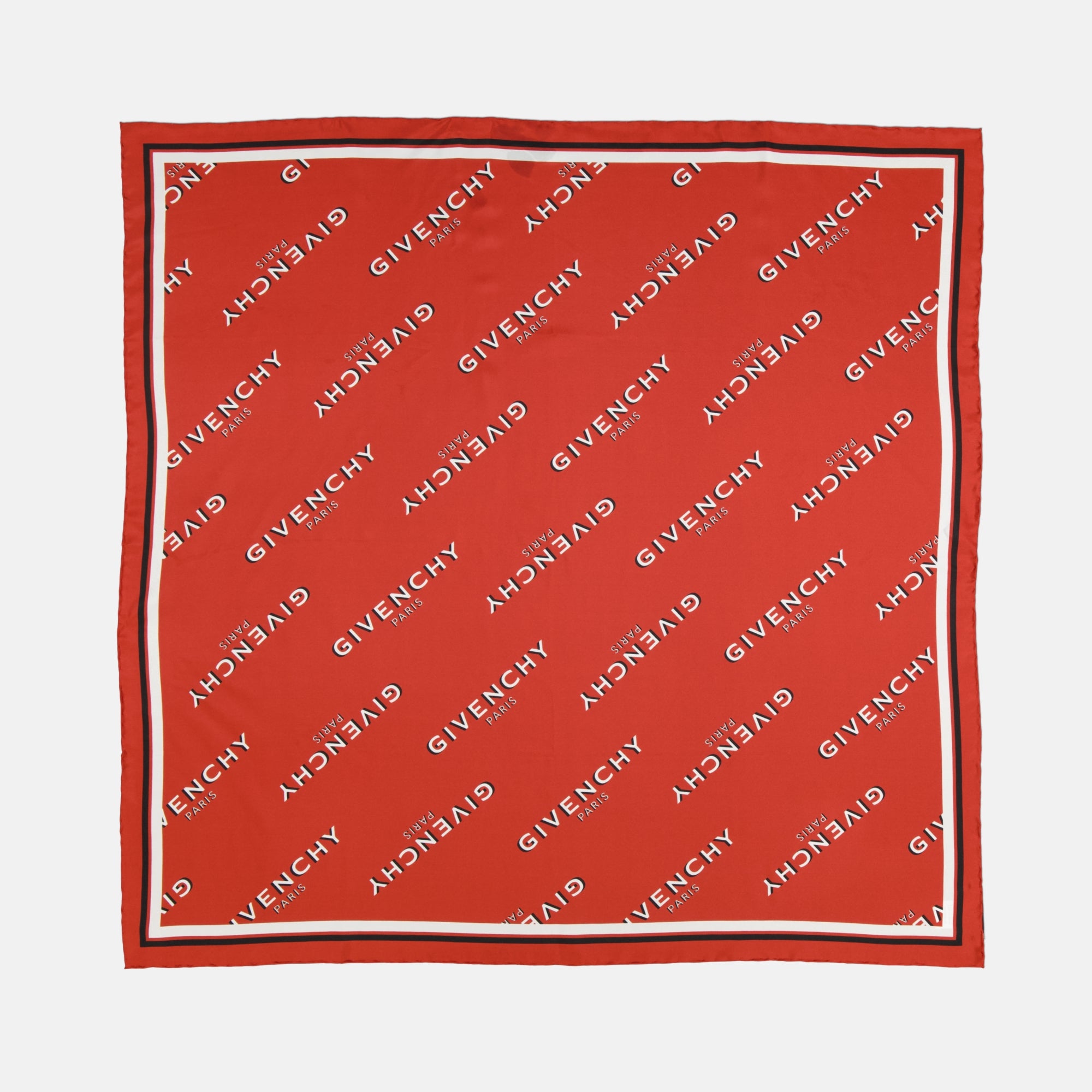 Image de l'article Carré Givenchy Shadow de la marque Givenchy pour Femme - Saison Automne-Hiver 2025 - Vue de Face