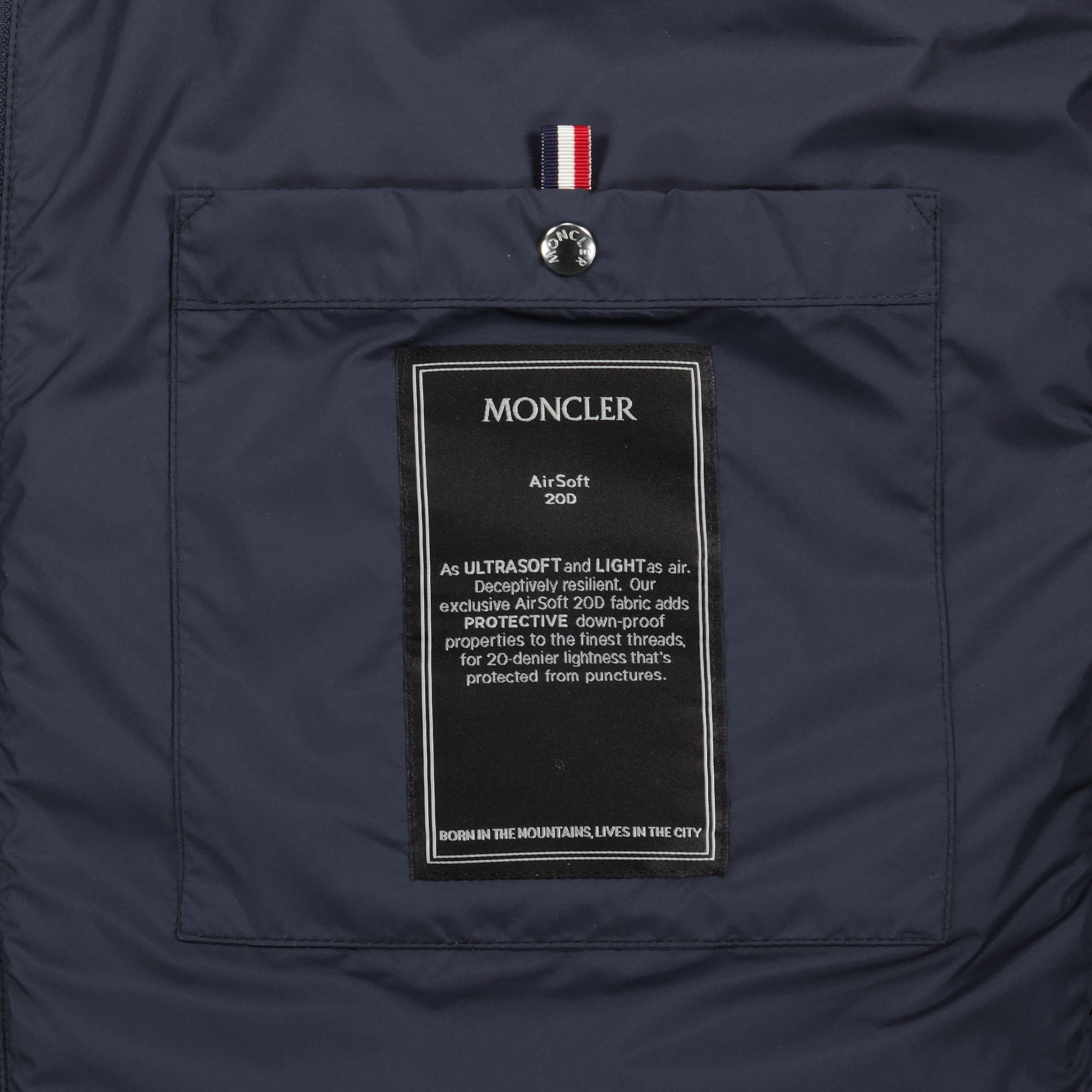 Image de l'article Veste sans manches Lechtal bleu marine de la marque Moncler pour Homme - Saison Printemps-Été 2026 - Vue détaillée_2