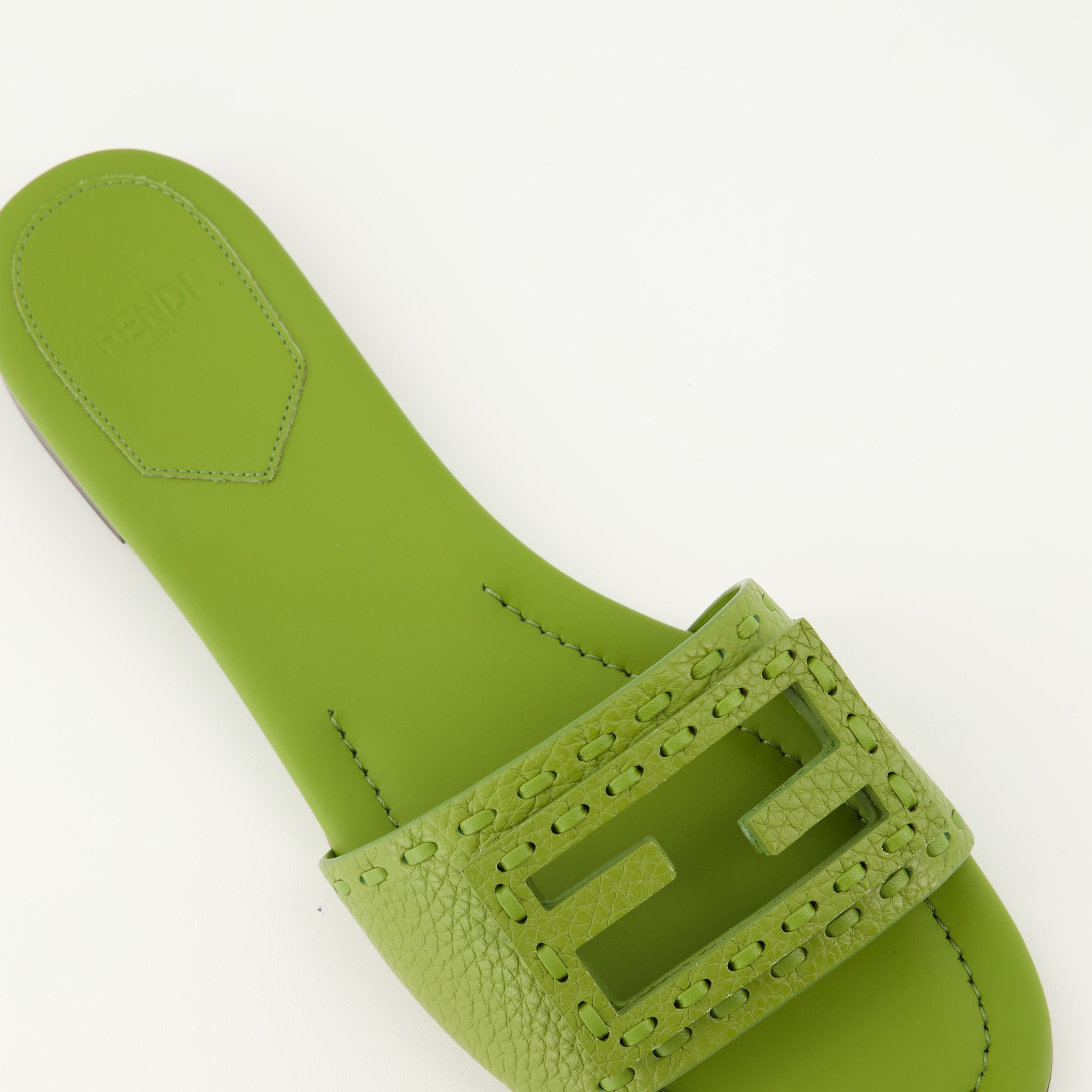 Image de l'article Mules Baguette verte de la marque Fendi pour Femme - Saison Printemps-Été 2026 - Vue détaillée_4