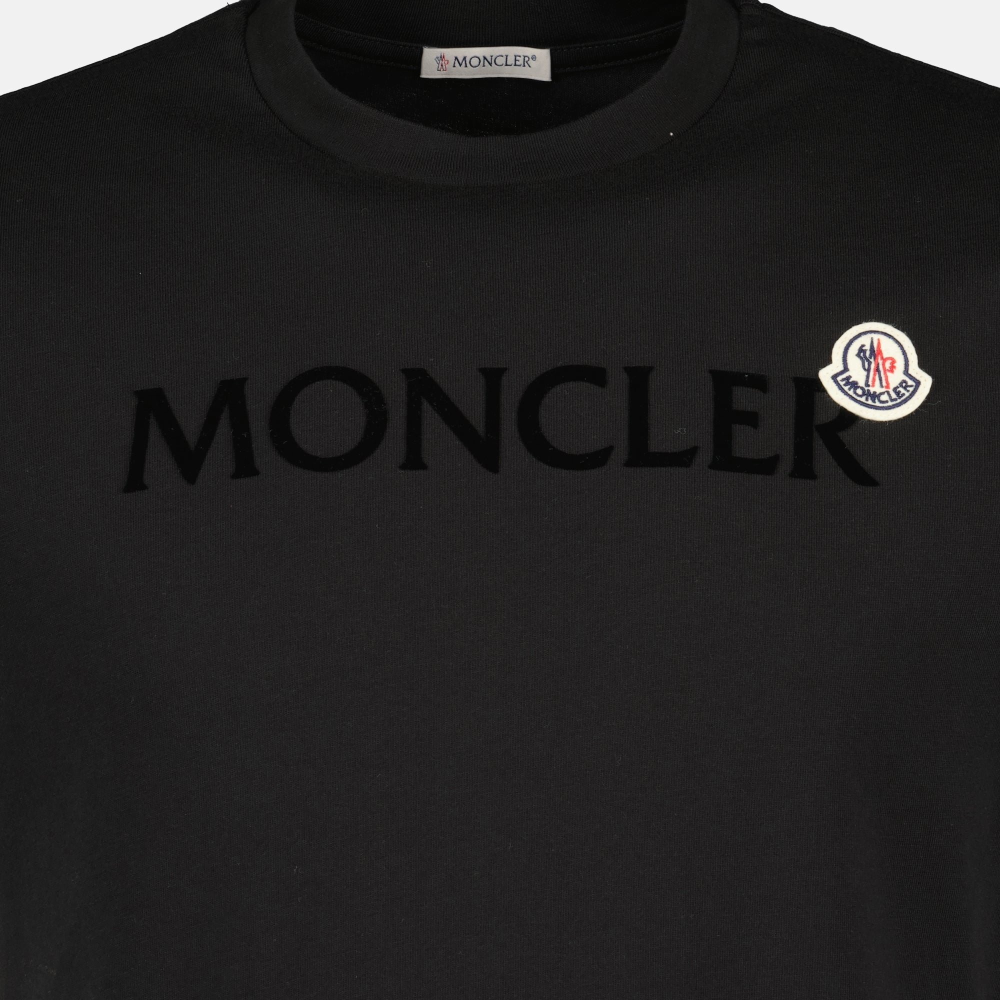 Image de l'article T-shirt à logo floqué noir de la marque Moncler pour Homme - Saison Printemps-Été 2026 - Vue détaillée_1