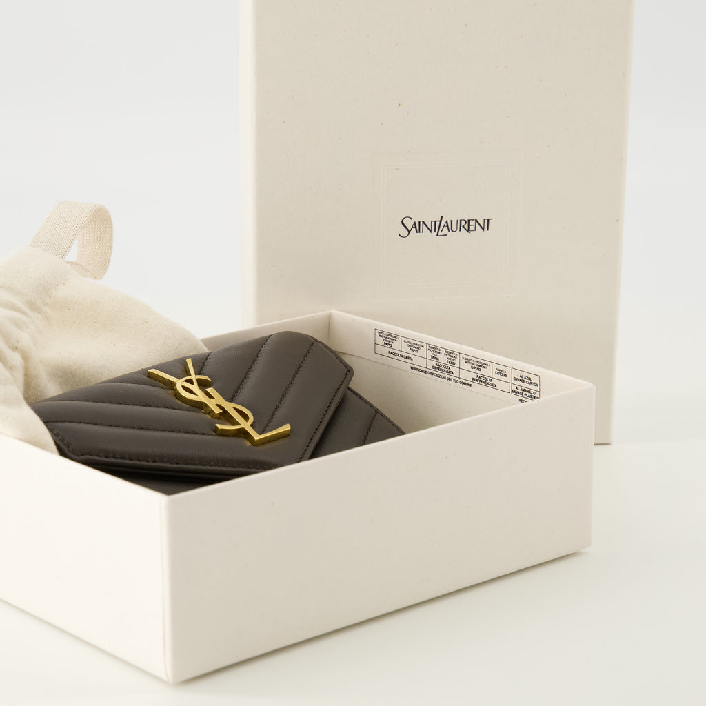 Imagem da Carteira Cassandre da marca Saint Laurent para Senhora - Outono-Inverno 2025 - Vista Detalhada_2