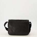 Bild der kleinen Niki-Handtasche aus schwarzem Leder von Saint Laurent für Herren - Frühling-Sommer 2026 - Rückansicht
