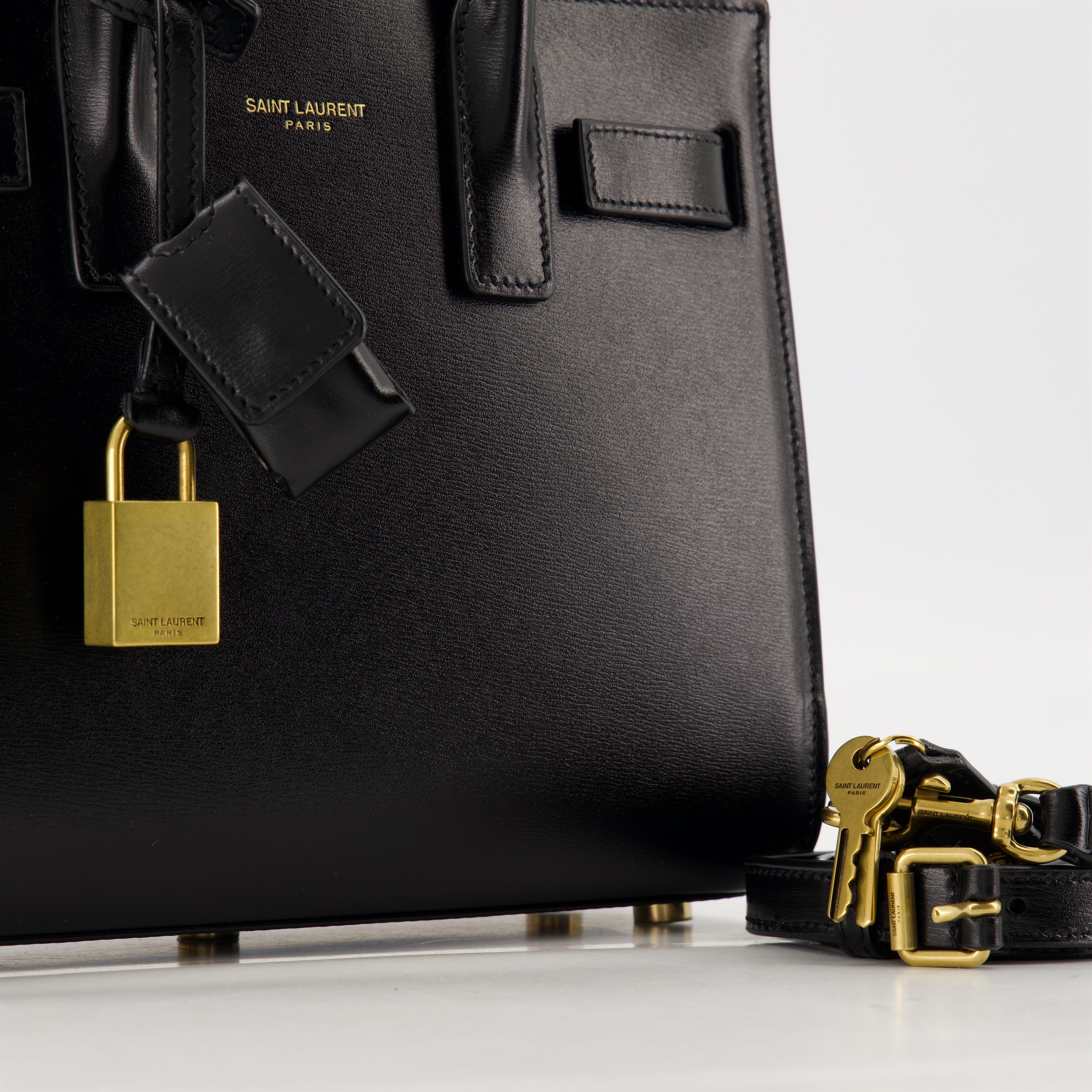 Sacs à main et épaule Sac de jour en cuir Saint Laurent Noir Femme