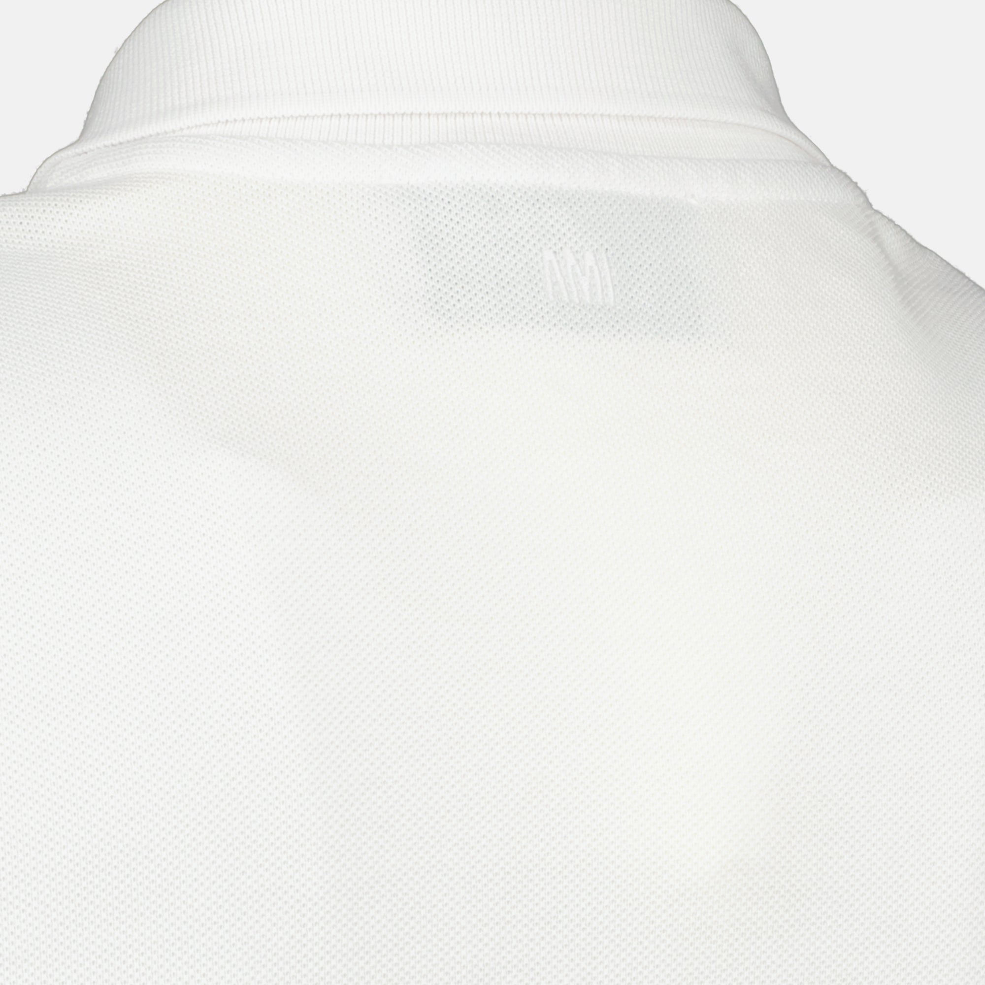 Imagen del polo de corazón blanco AMI de la marca Ami PARIS para hombres - Temporada Primavera-Verano 2026 - Vista Detallada_2