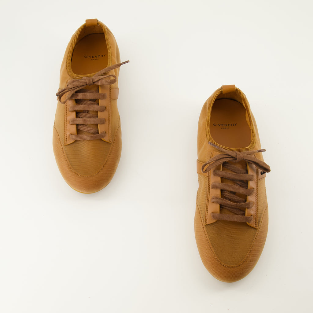 Imagen de las zapatillas Slim Powder de Givenchy para Mujer - Otoño-Invierno 2025 - Vista superior del par de zapatos