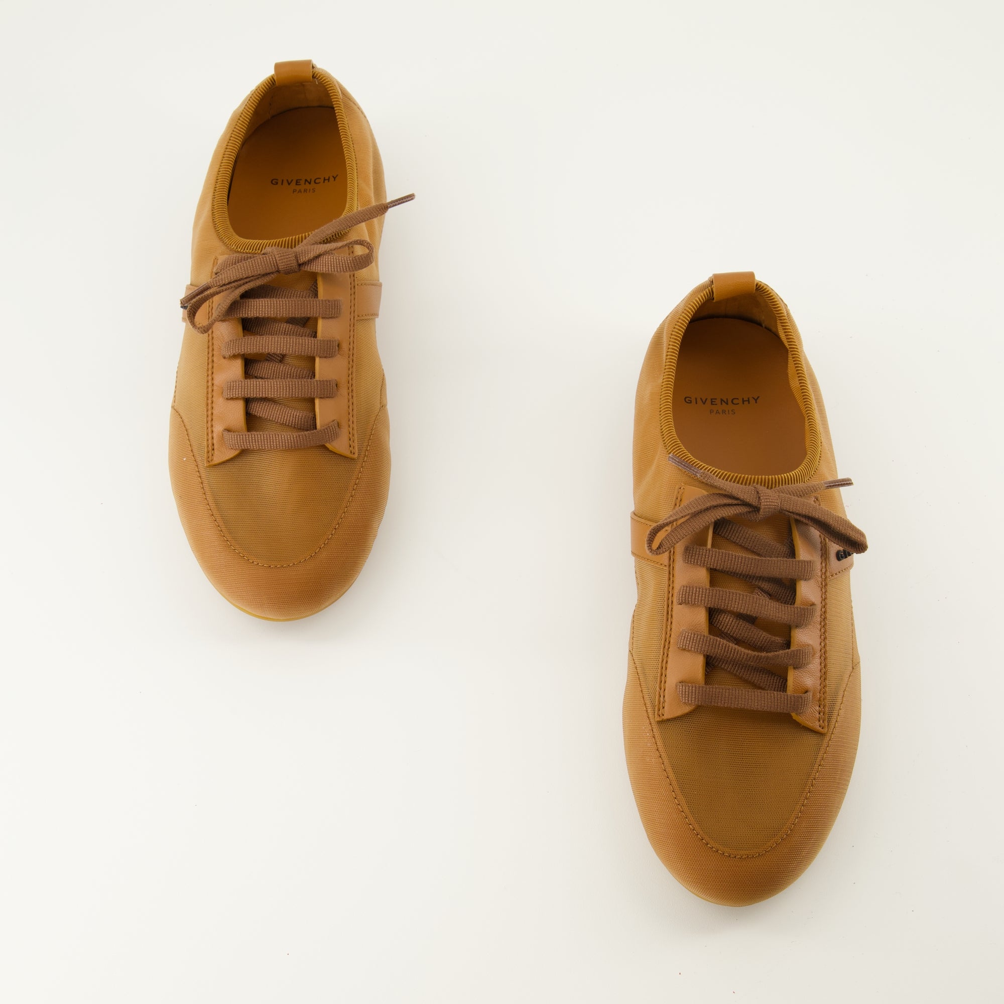 Image de l'article Basket Slim Powder de la marque Givenchy pour Femme - Saison Automne-Hiver 2025 - Vue de dessus paire de chaussure