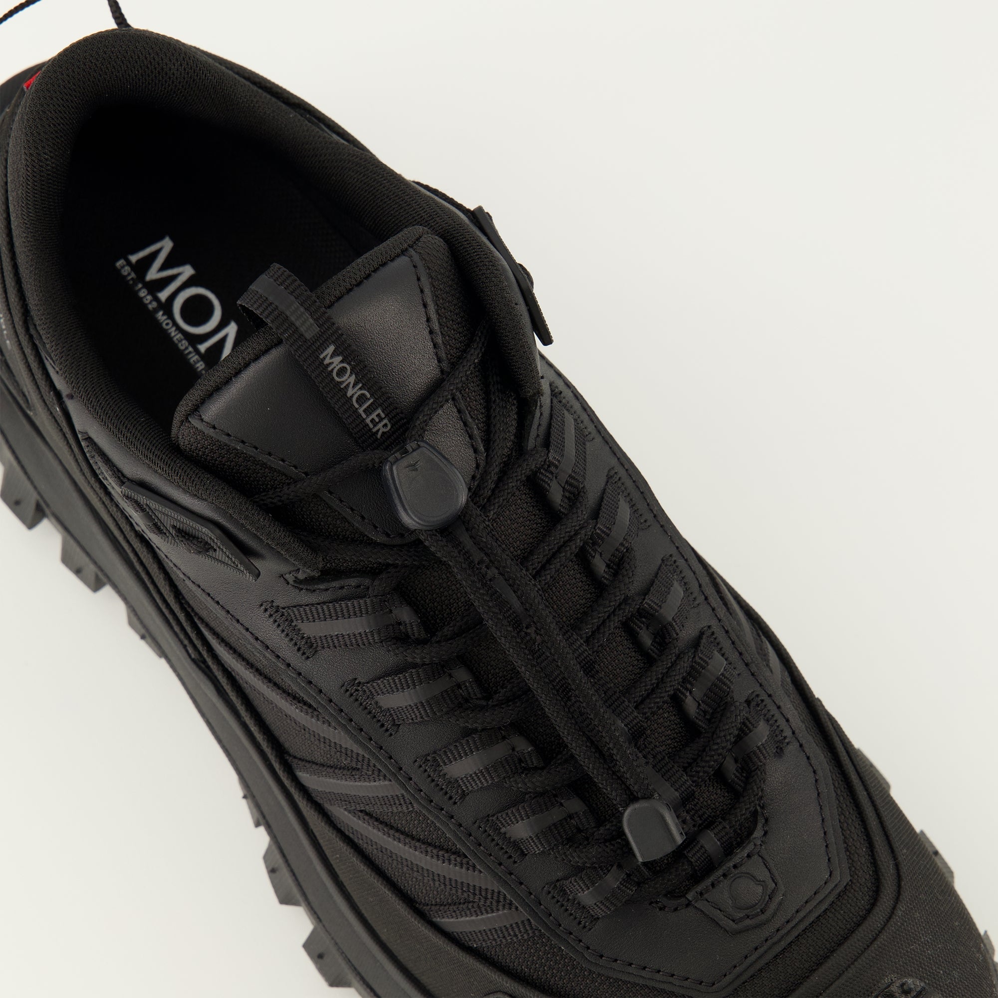 Image de l'article Baskets Trailgrip GTX noir de la marque Moncler pour Homme - Saison Printemps-Été 2026 - Vue détaillée de haut