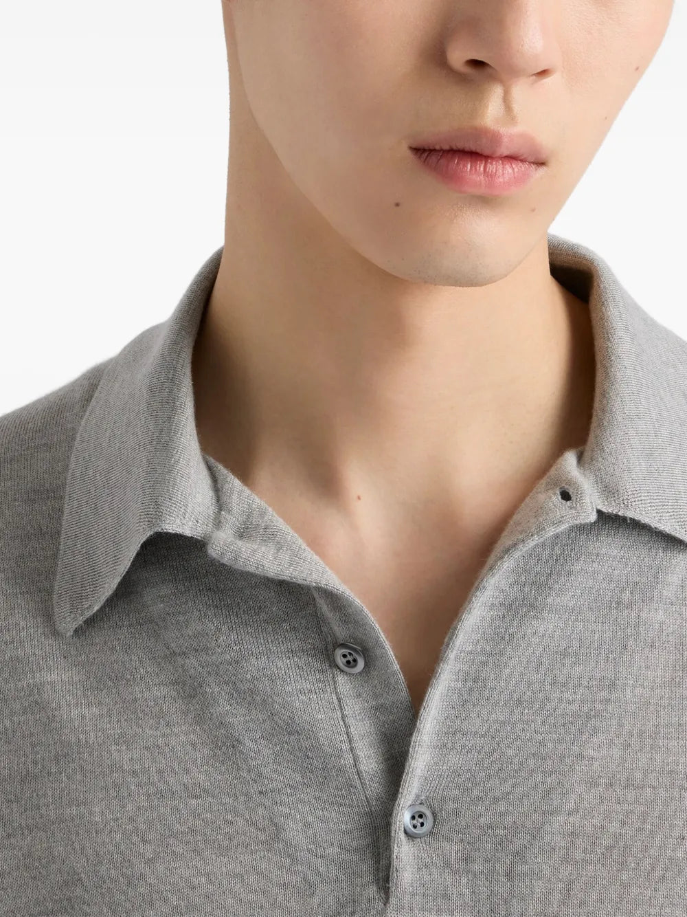 Imagem do Polo de Cashmere e Seda da Prada para Homem - Temporada Outono-Inverno 2025 - Vista Detalhada_5