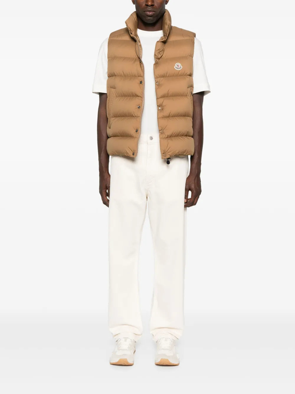 Image de l'article T-shirt à logo en cuir de la marque Moncler pour Homme - Saison Automne-Hiver 2025 - Vue de Dos